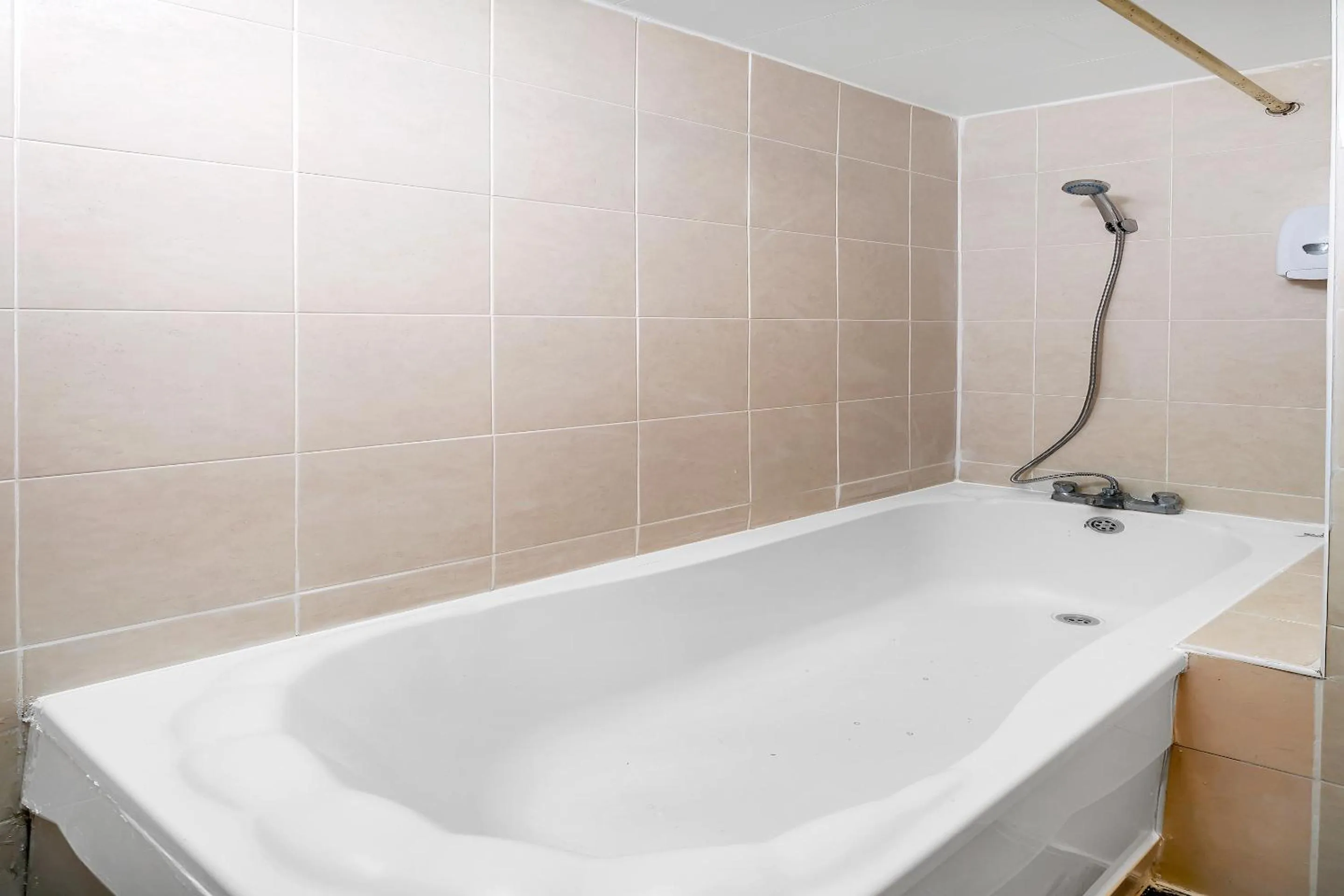 Bathroom in Flexistay Tulsi Aparthotel