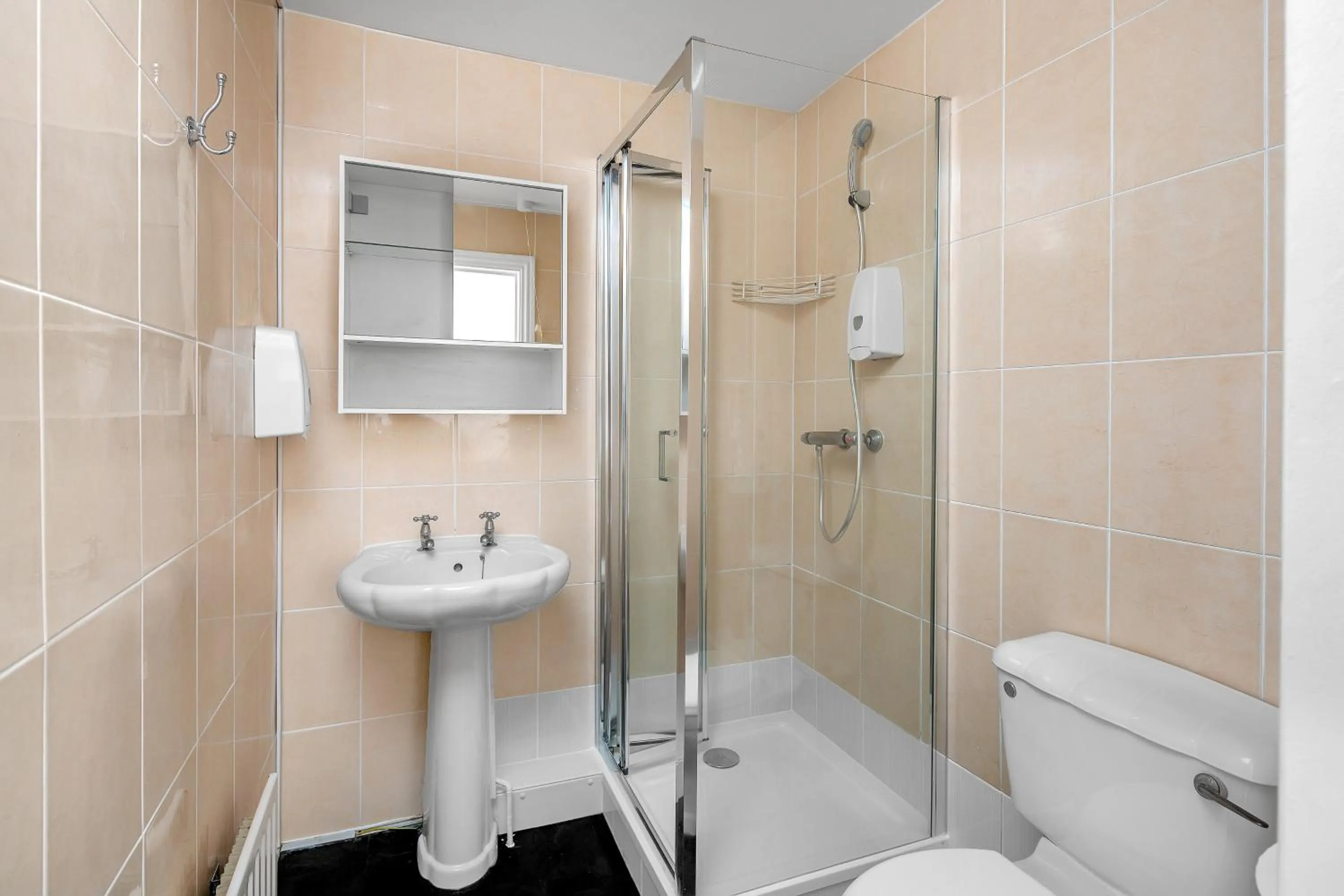 Bathroom in Flexistay Tulsi Aparthotel