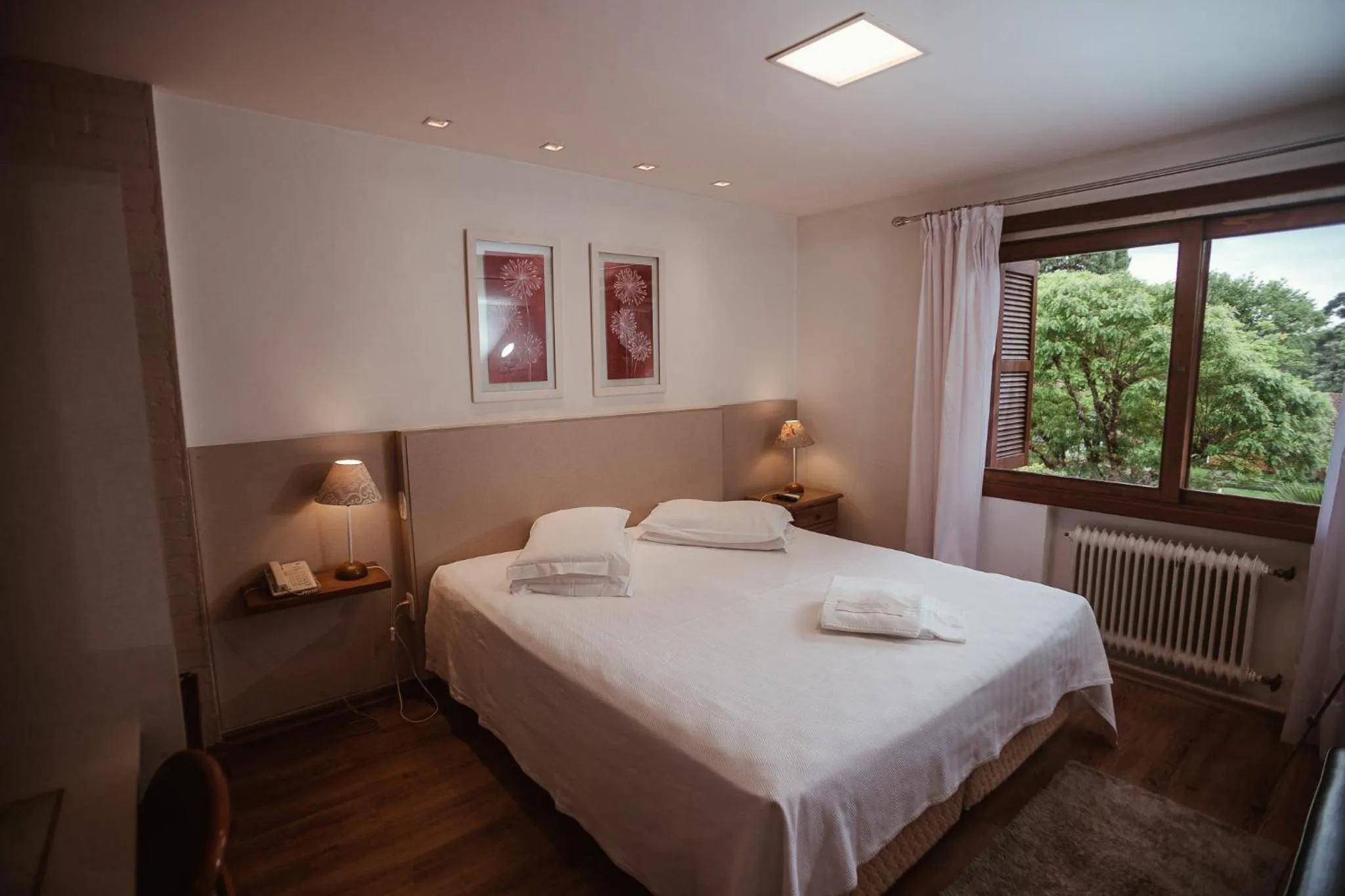 Inner courtyard view, Bed in Grande Hotel Canela