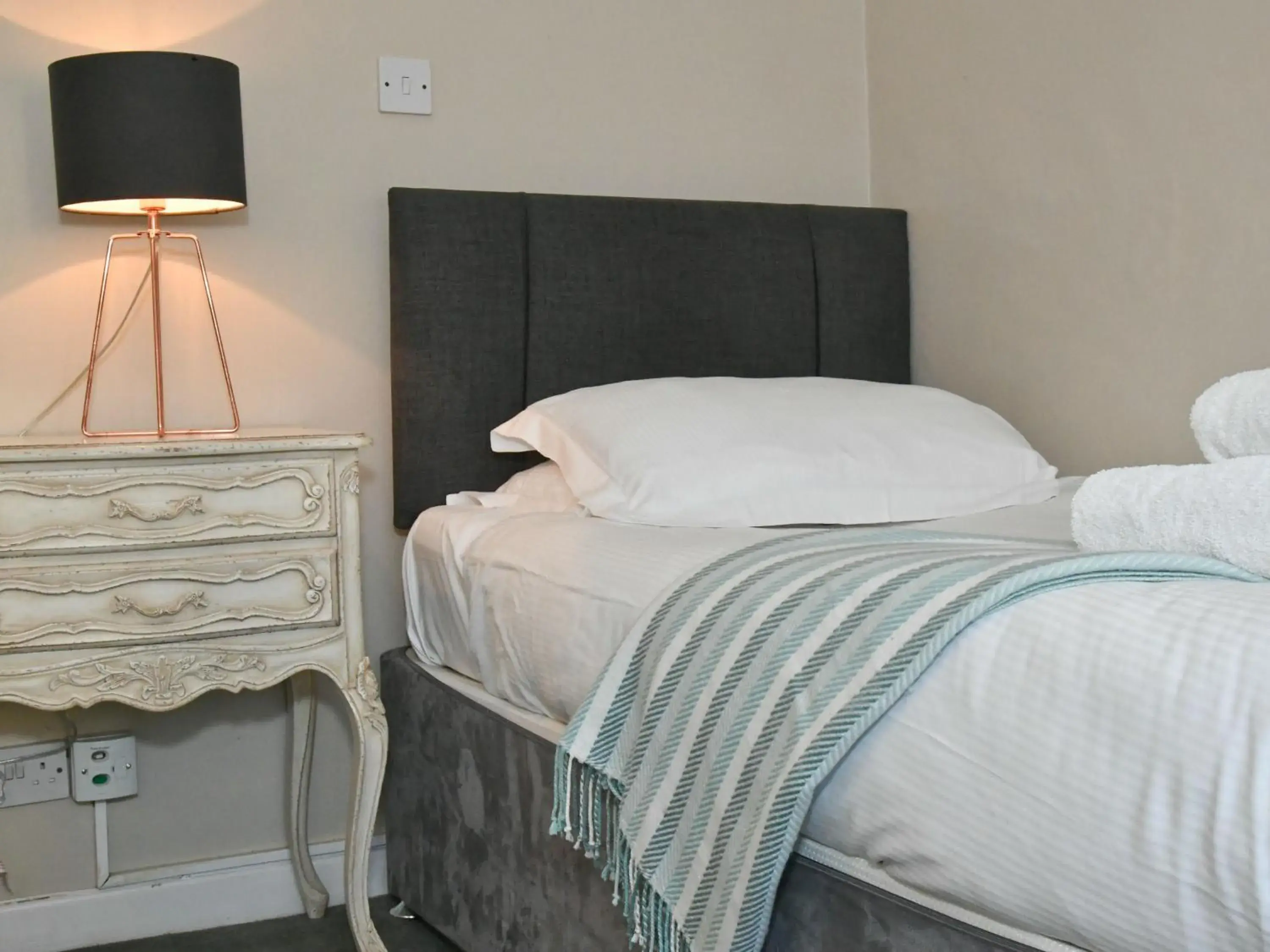 Single Room in Lansdowne Strand Single Room in Lansdowne Strand