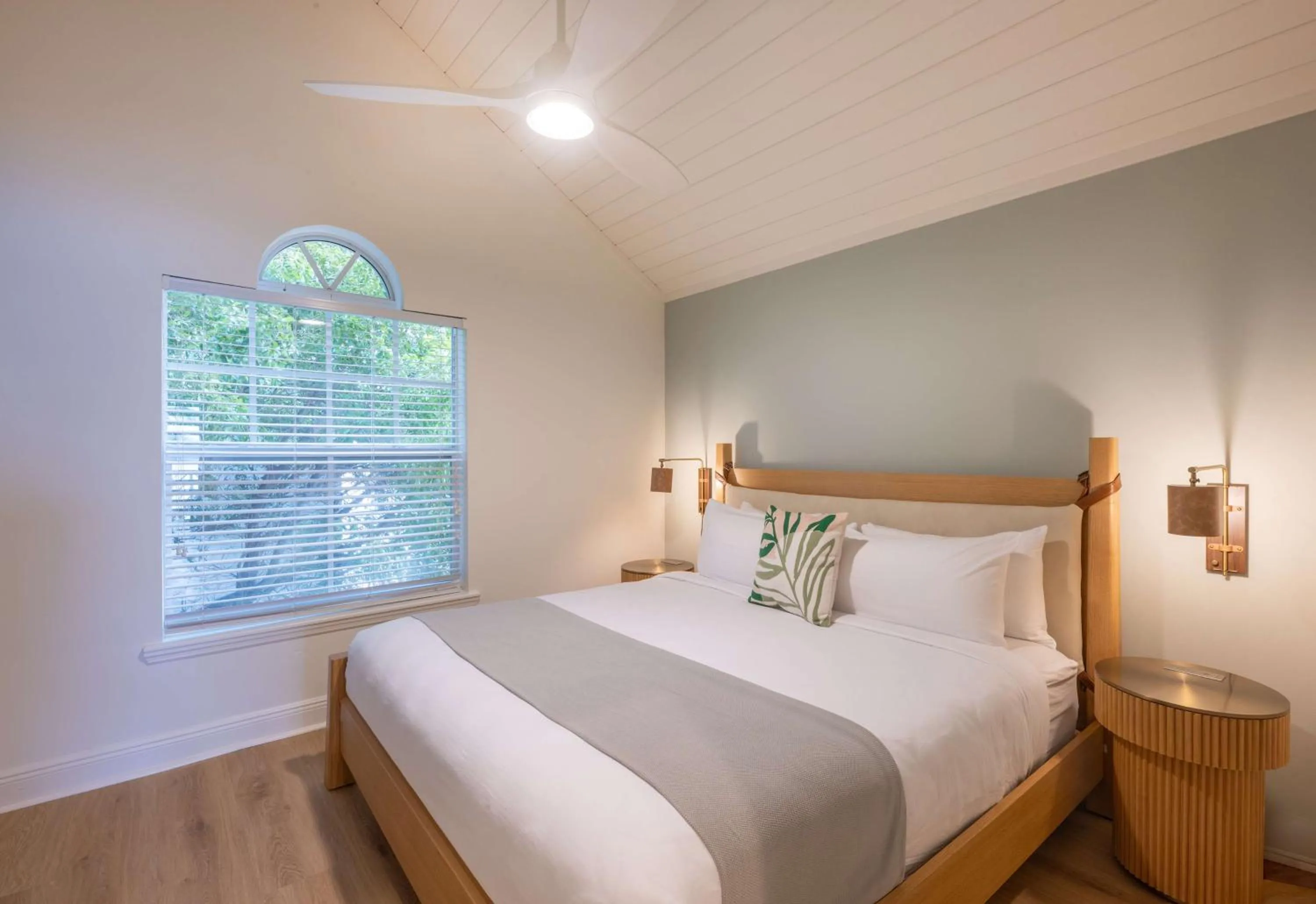 Bed in Bayside Villas by Islander Resort