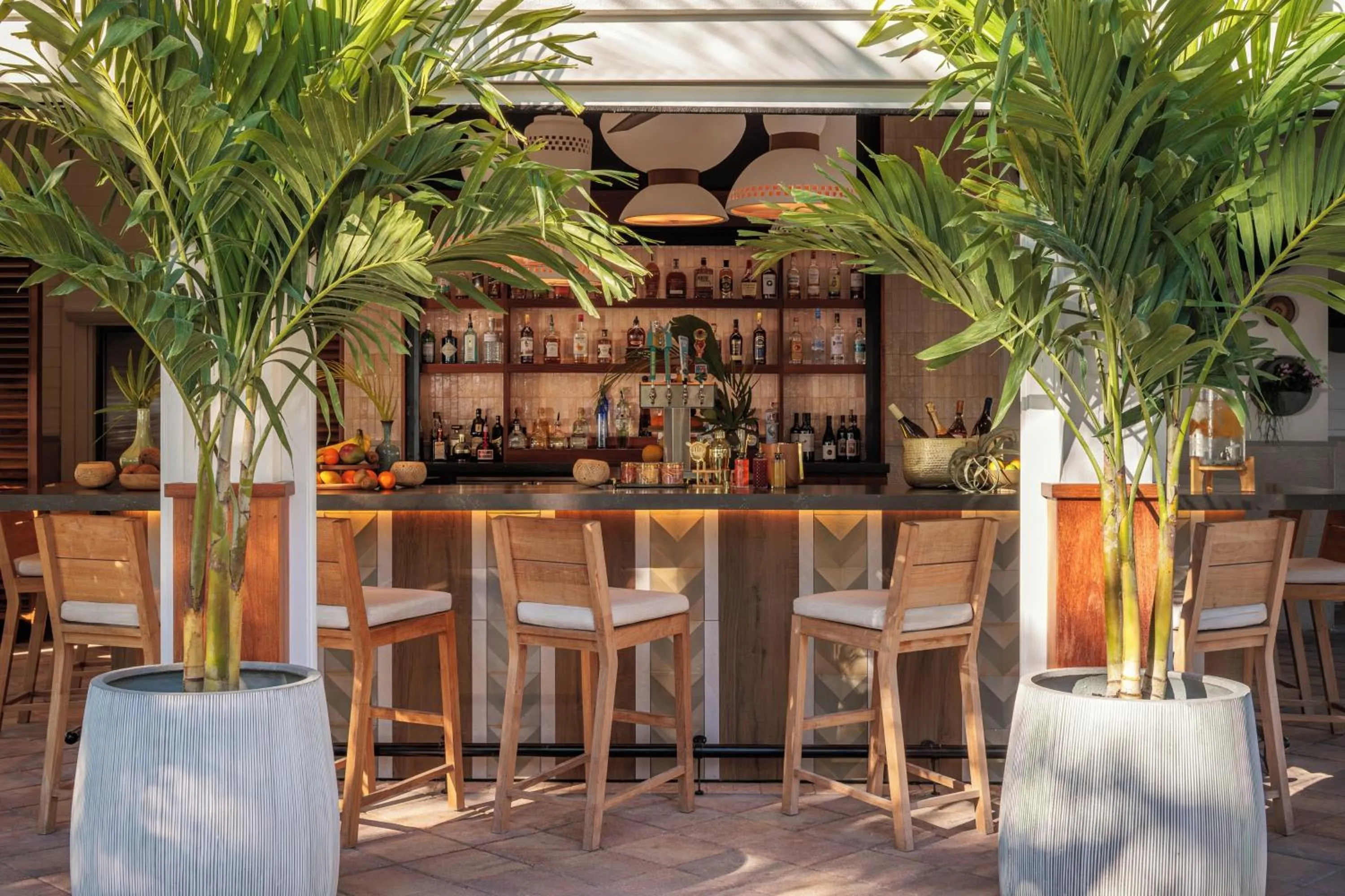 Lounge or bar in Bayside Villas by Islander Resort