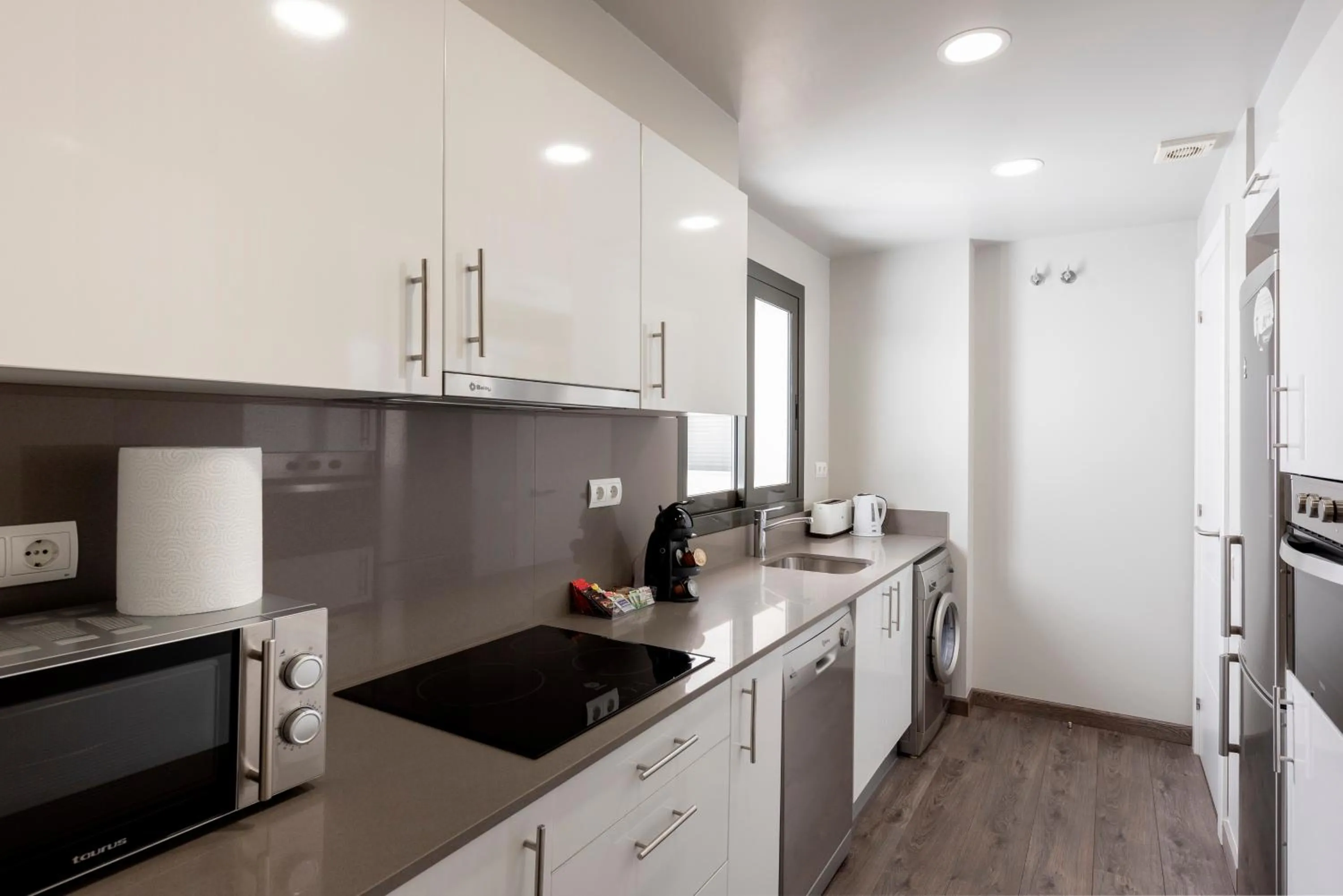 Kitchen or kitchenette in Espais Blaus Apartments