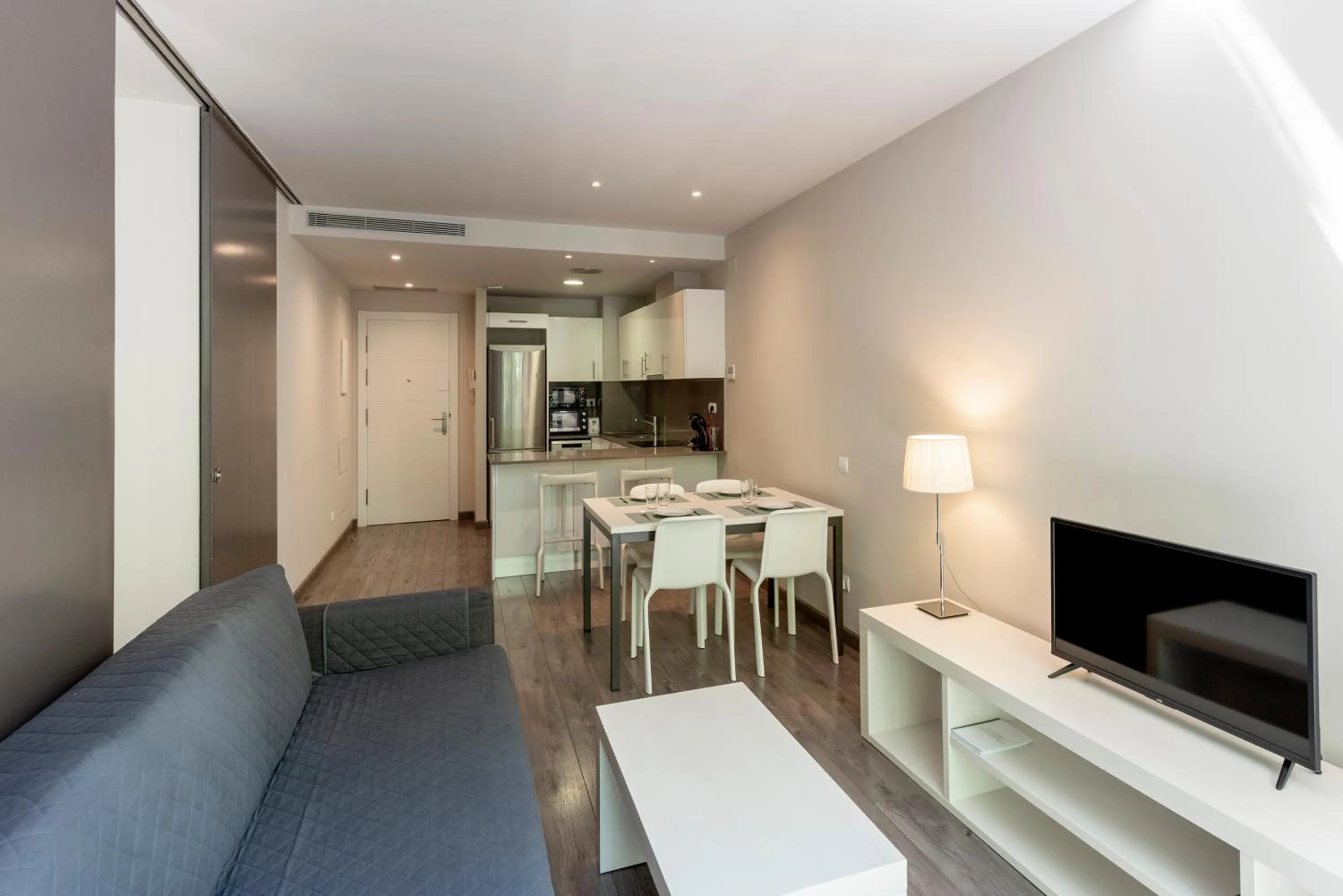 Kitchen or kitchenette in Espais Blaus Apartments
