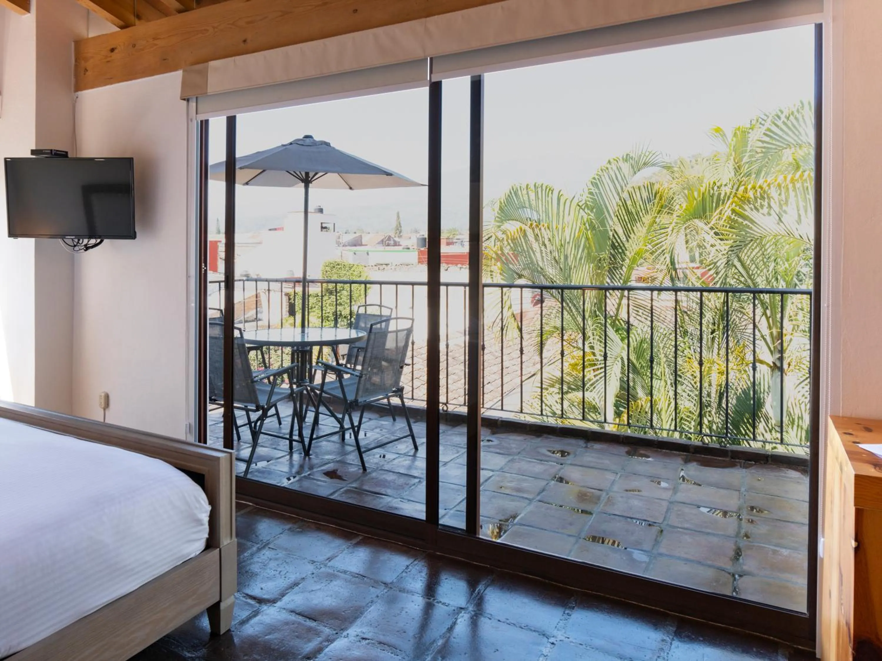 Balcony/Terrace, Bed in Hotel Casa Real Del Café