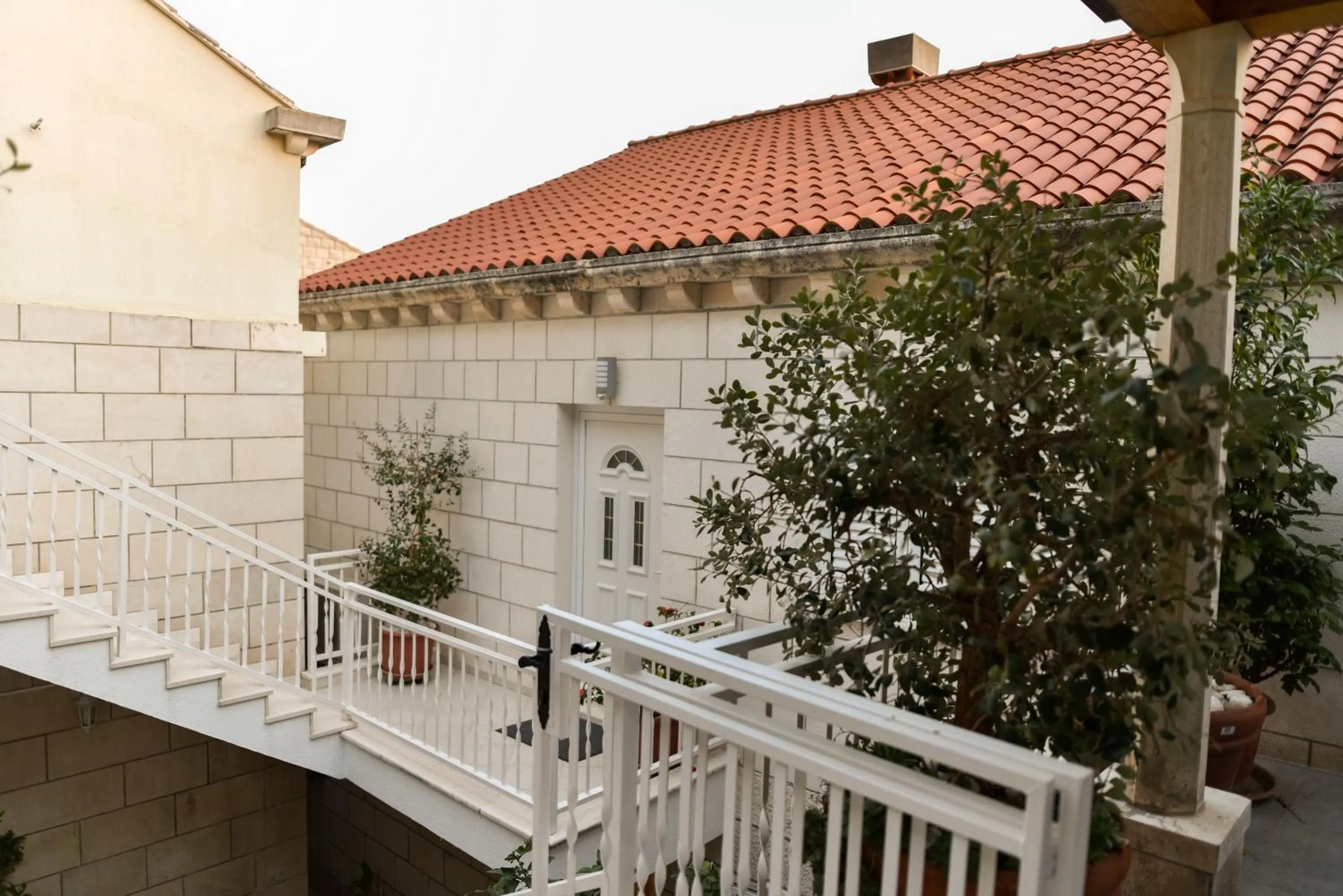 Property building in Rooms Raič