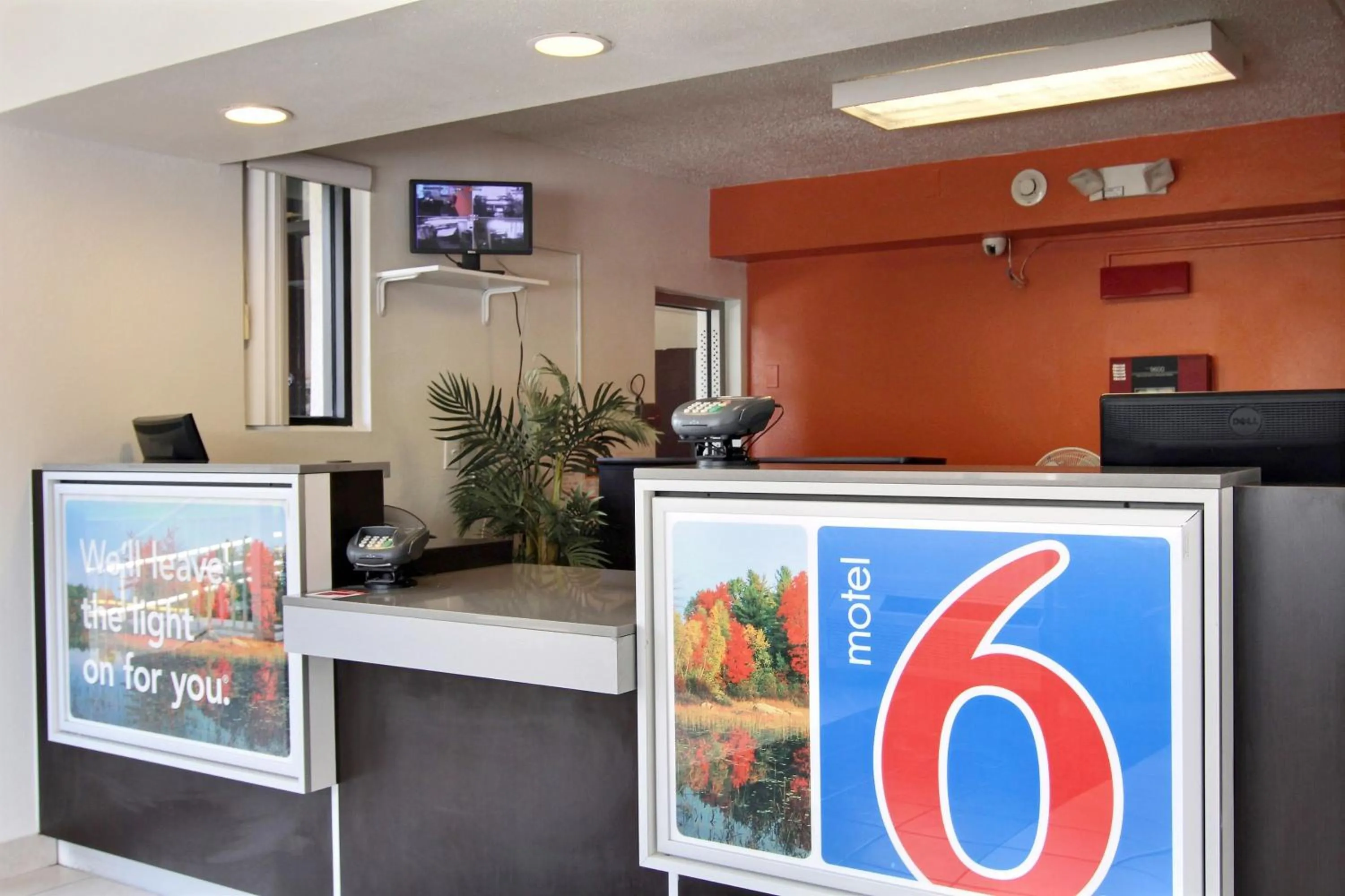 Lobby or reception in Motel 6-Middleburg Heights, OH - Cleveland