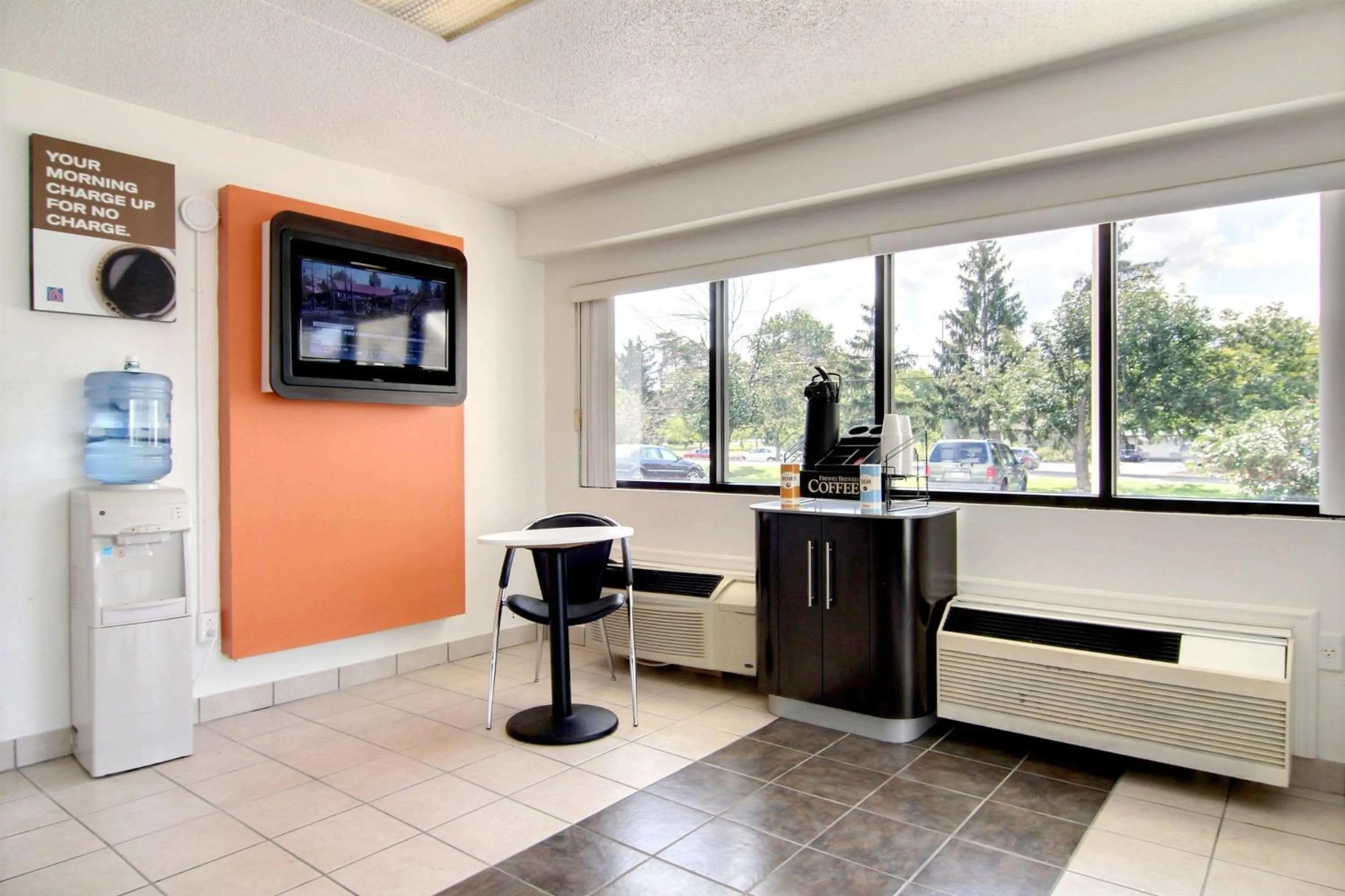 Lobby or reception in Motel 6-Middleburg Heights, OH - Cleveland