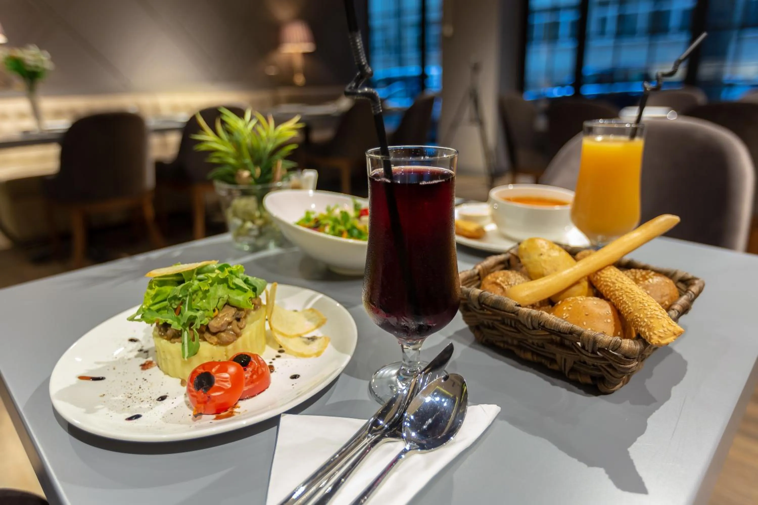 Food and drinks in Aksent Hotel