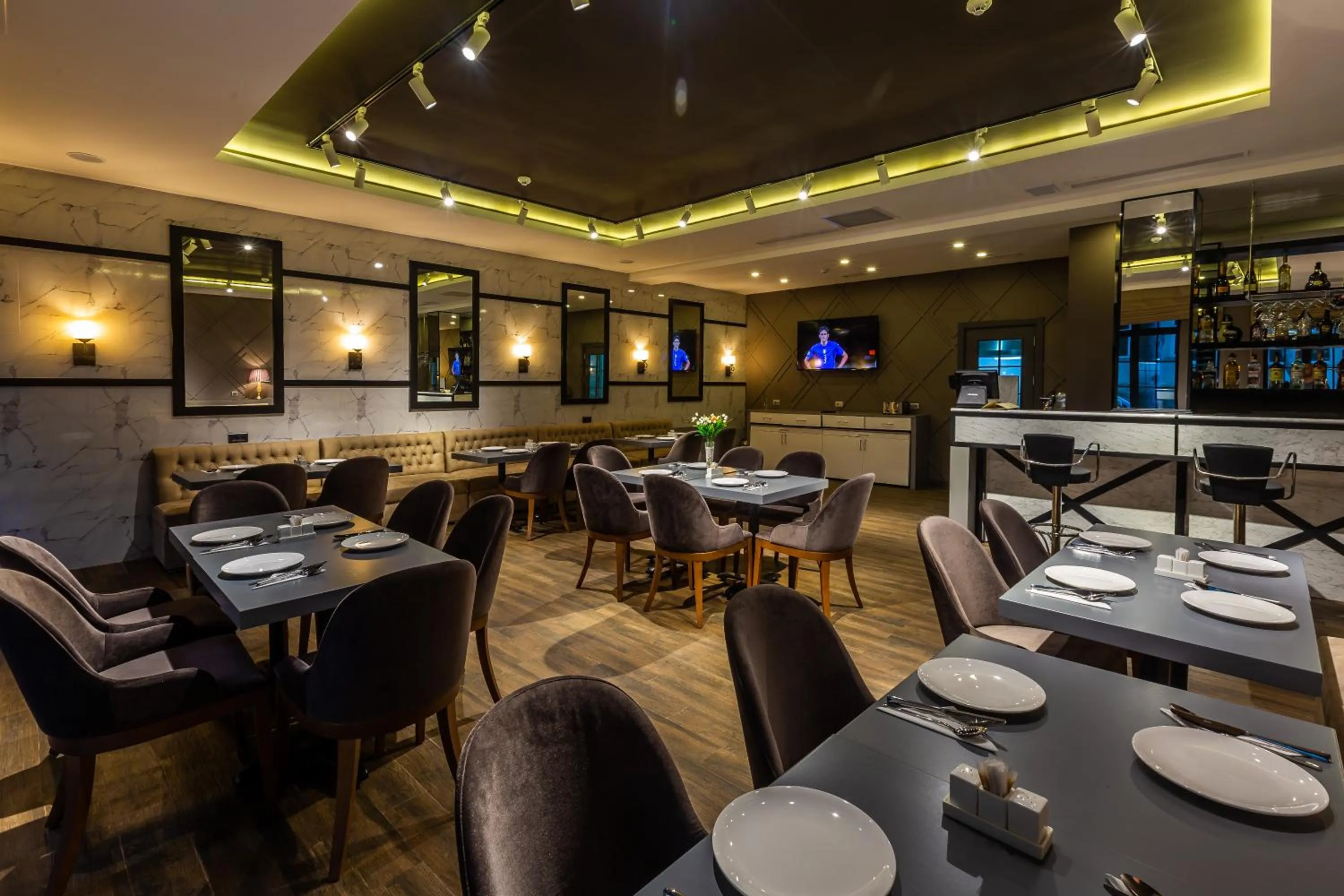 Restaurant/places to eat in Aksent Hotel