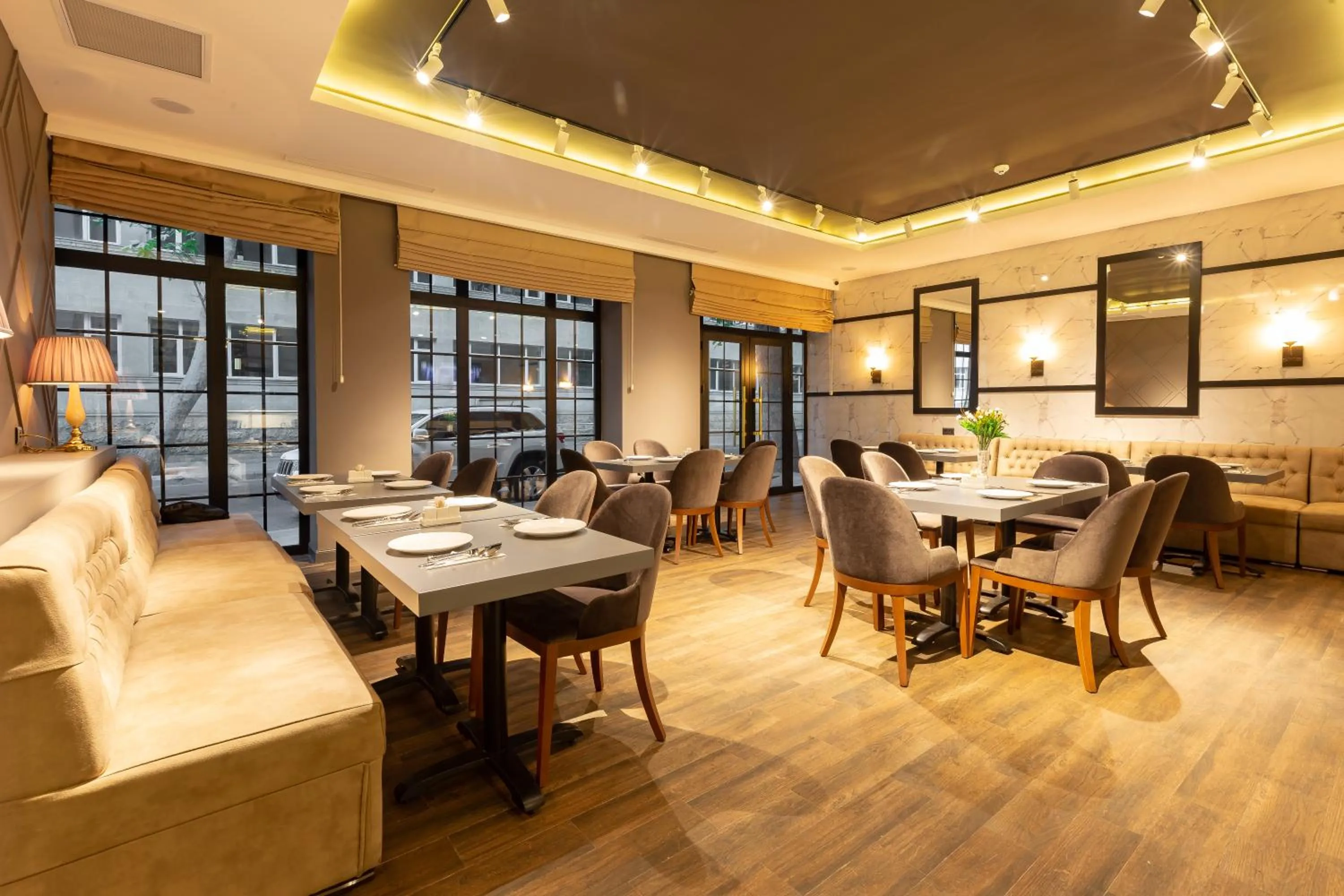 Restaurant/places to eat in Aksent Hotel