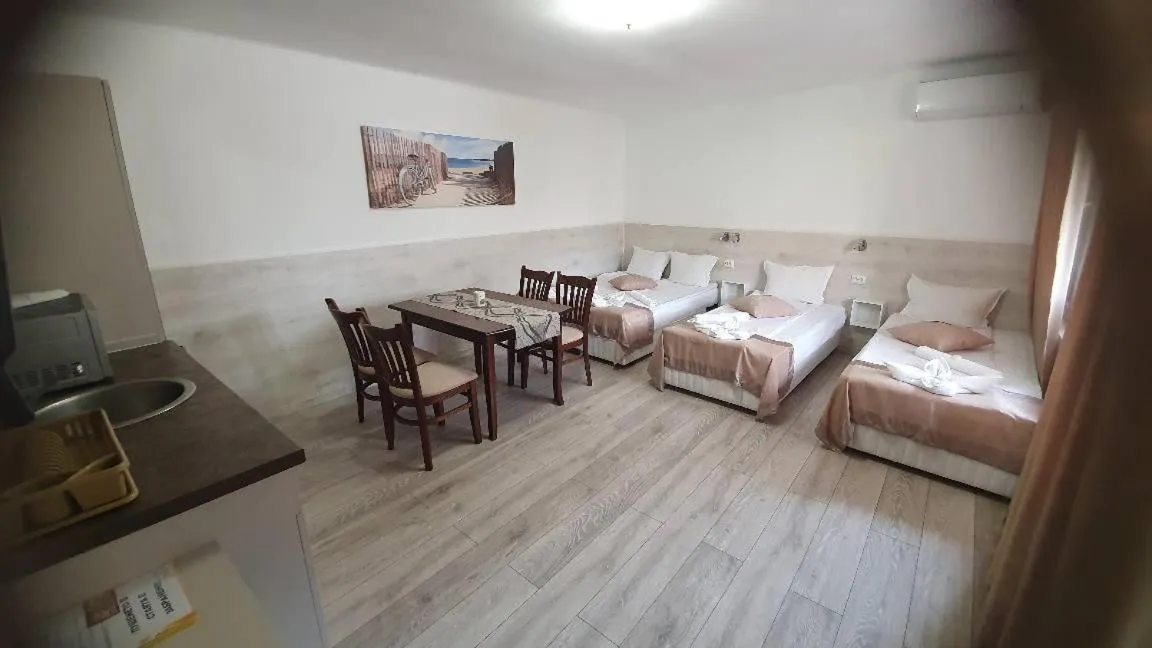 Bed in Family Hotel Kedara