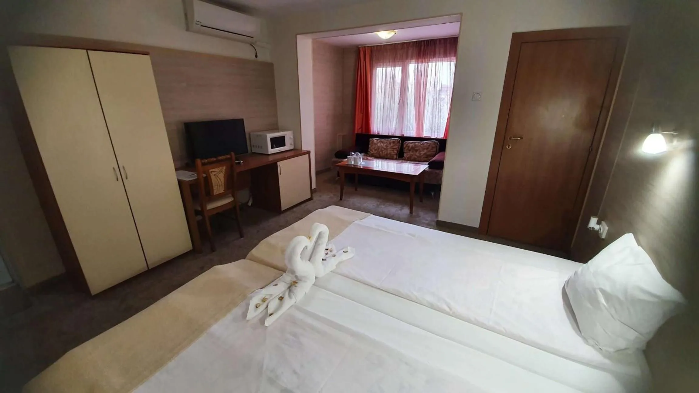 Bed in Family Hotel Kedara