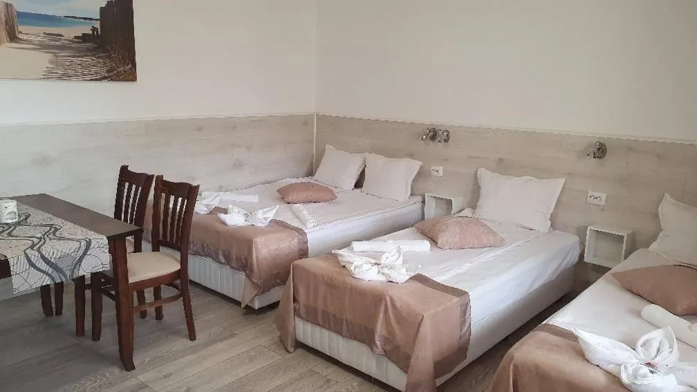 Bed in Family Hotel Kedara