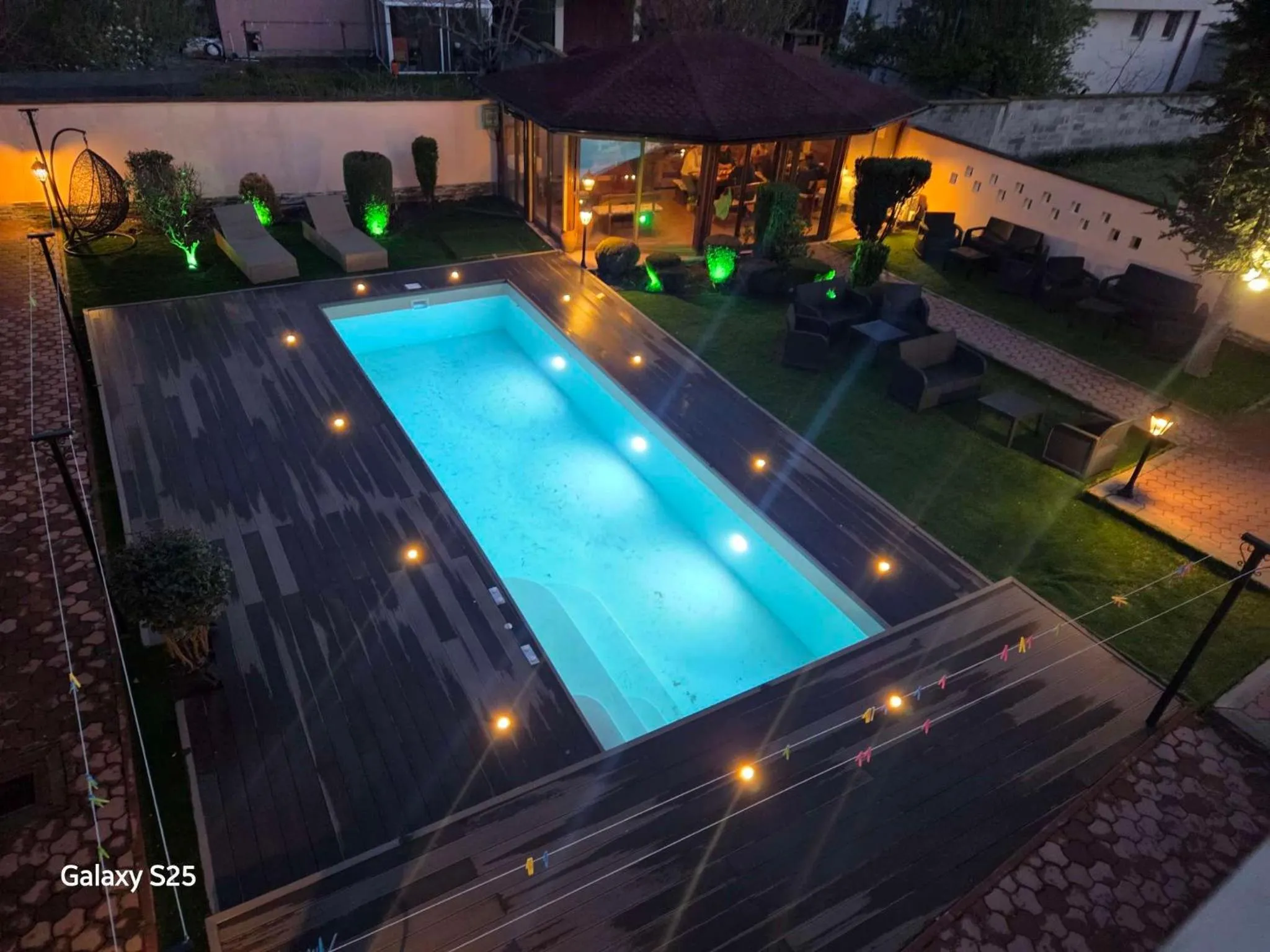 Swimming pool in Family Hotel Kedara