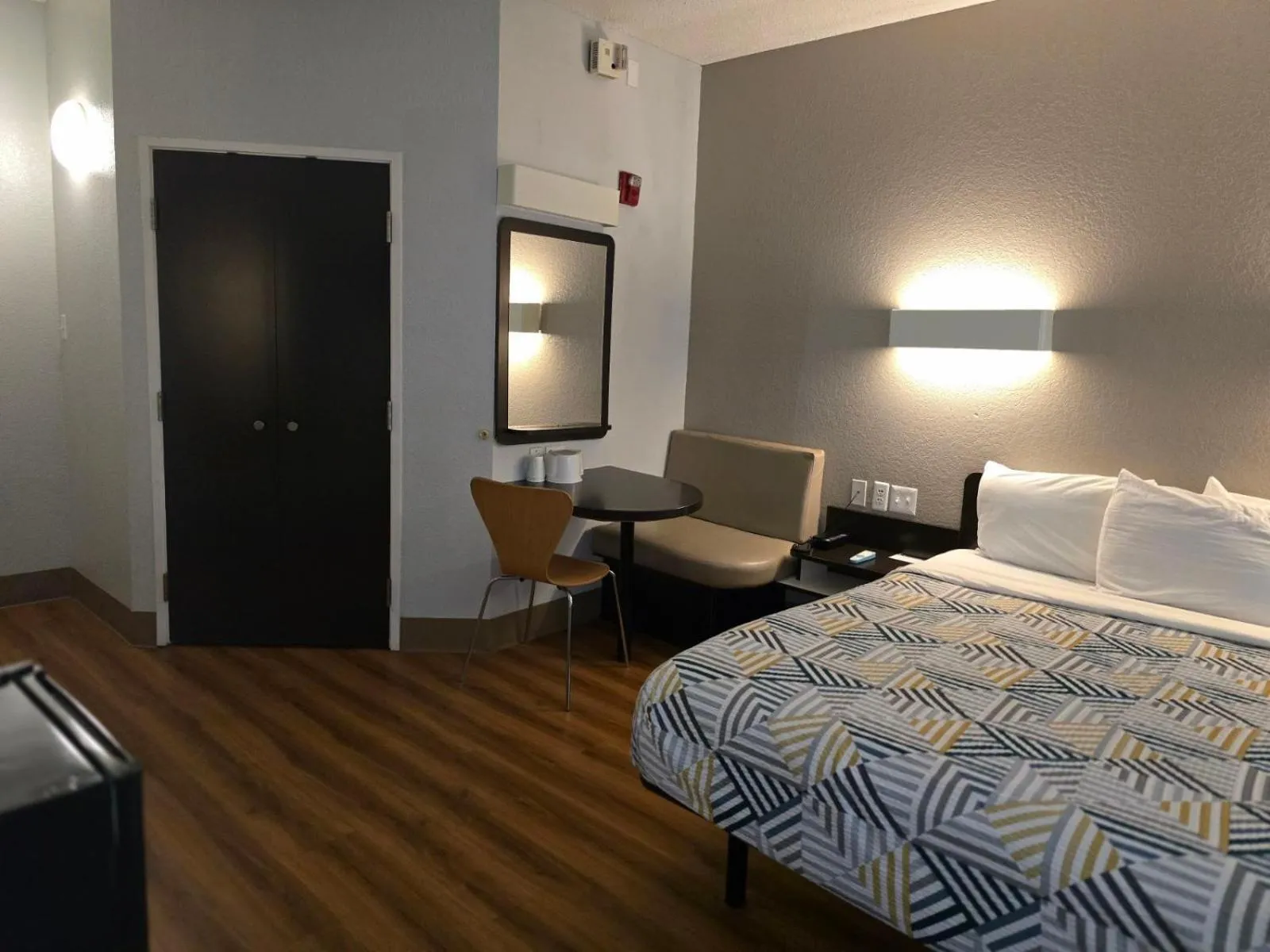 Bedroom, Bed in Motel 6-Biloxi, MS - Beach