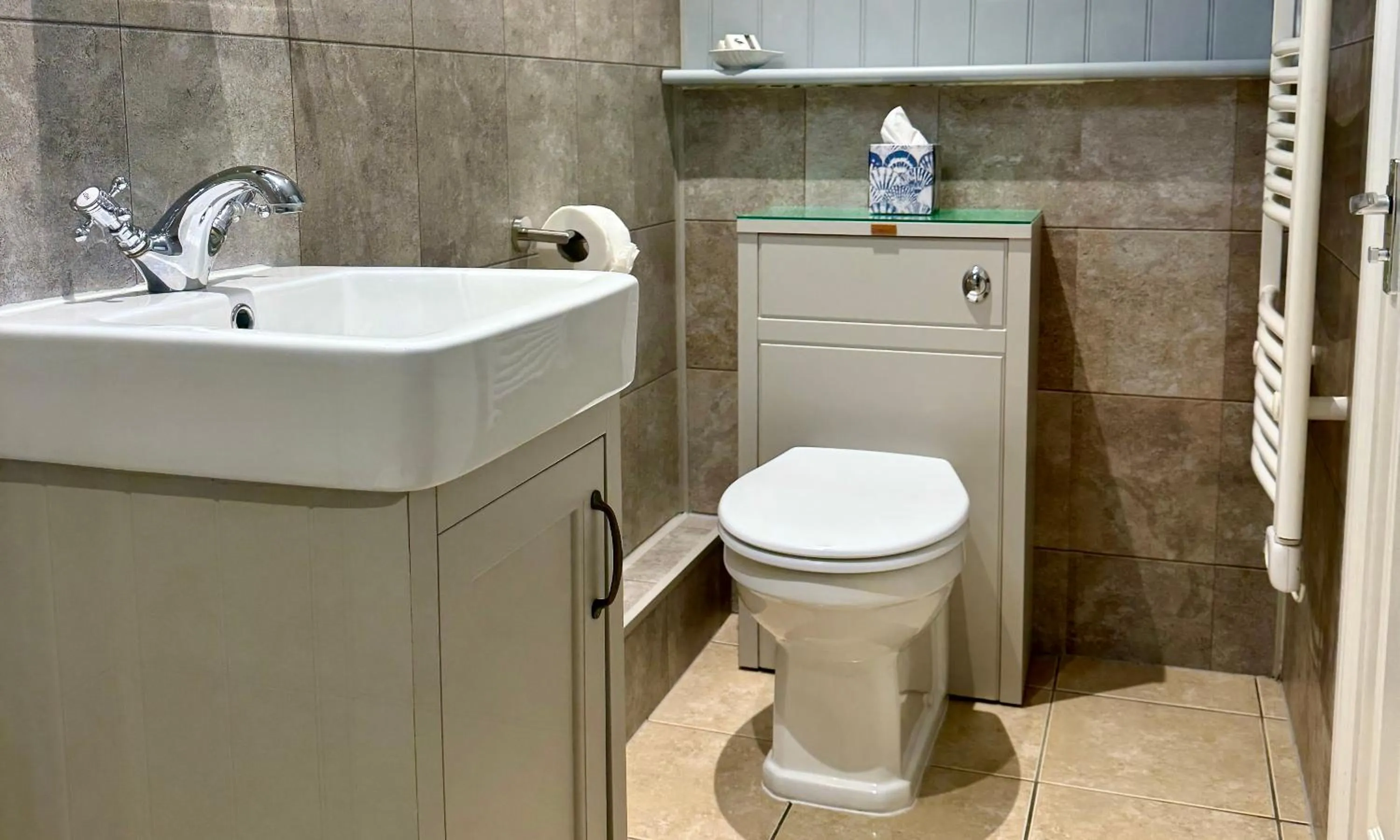 Toilet in Sibton White Horse Inn