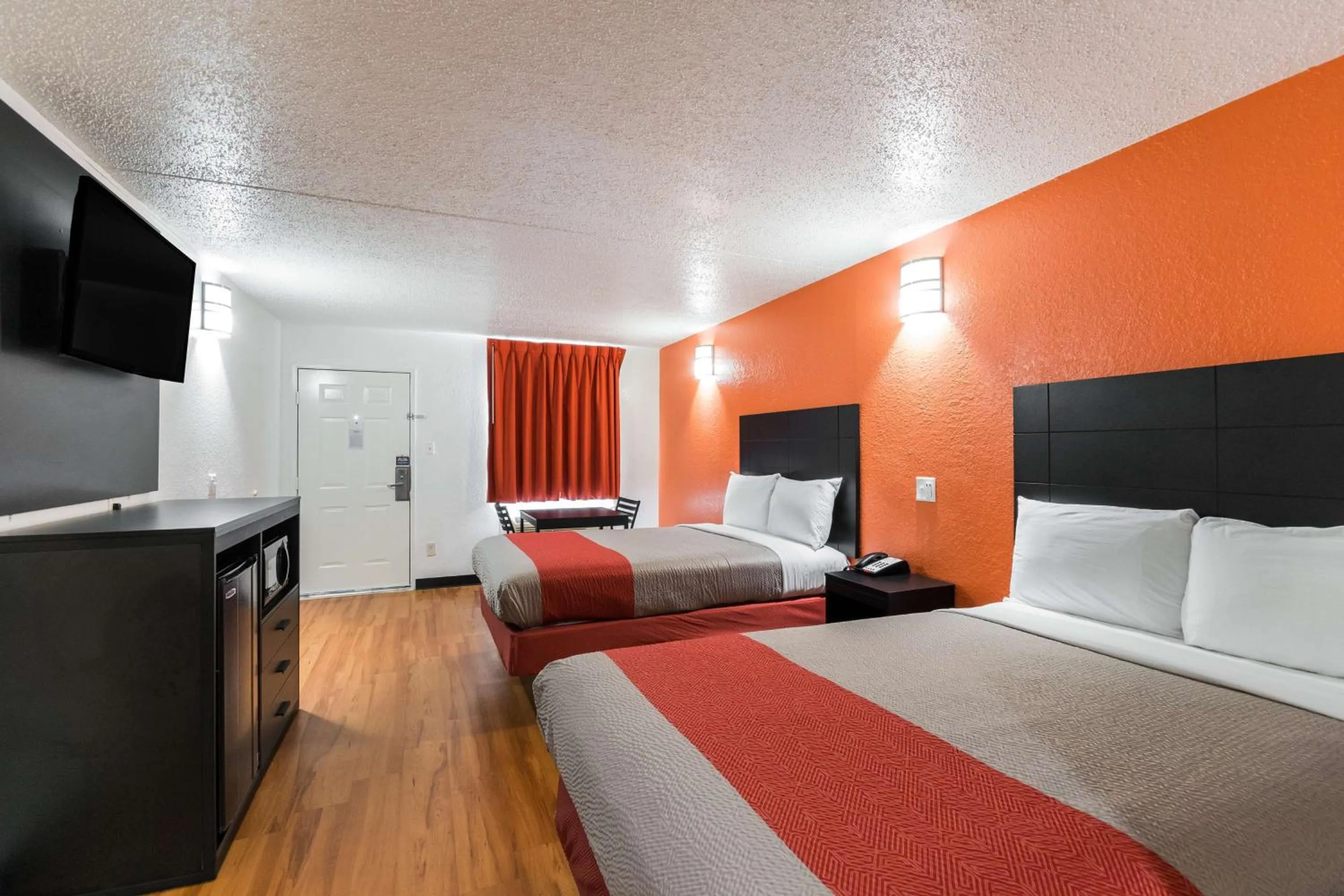 Photo of the whole room, Bed in Motel 6-Houston, TX - Brookhollow