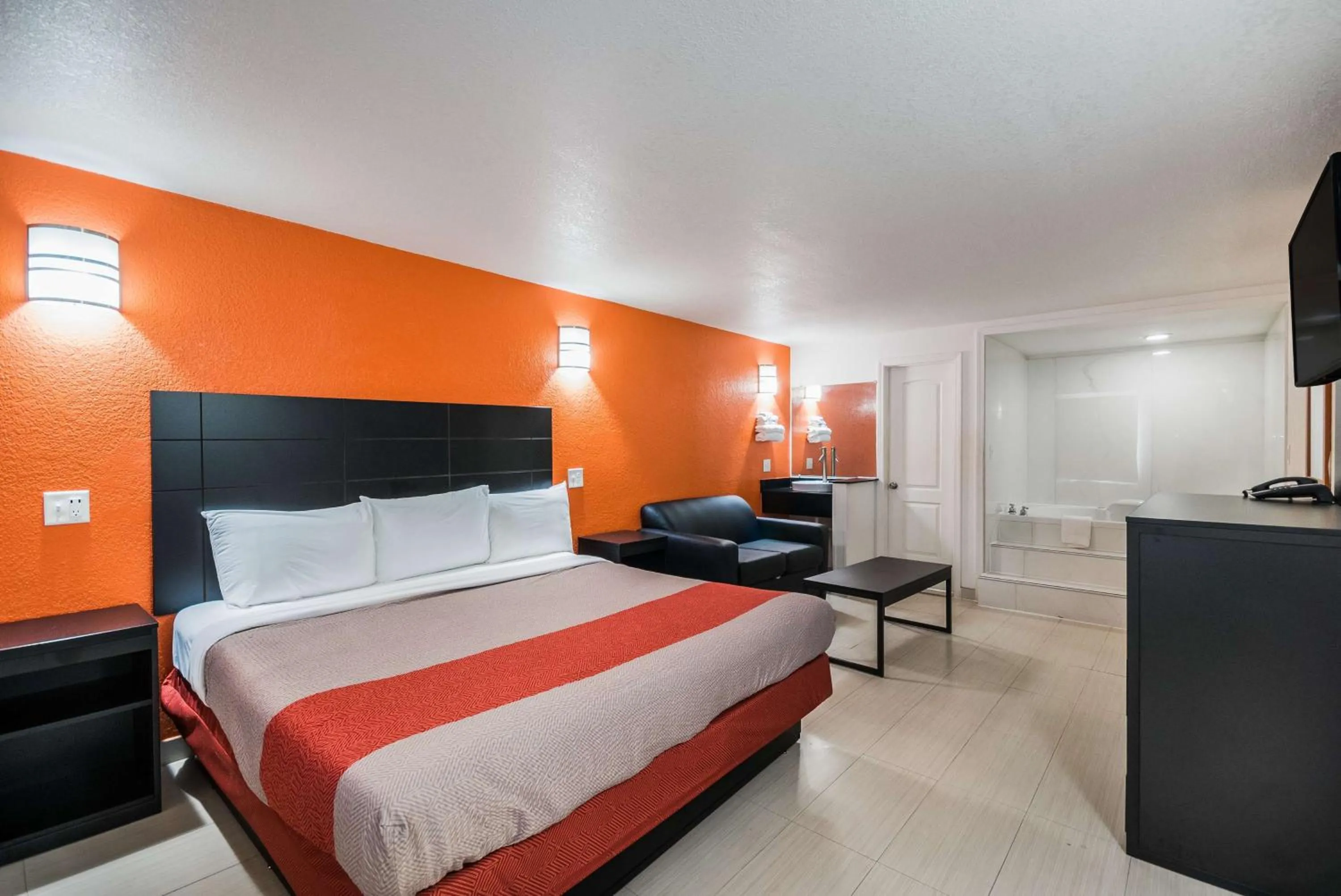 Spa and wellness centre/facilities, Bed in Motel 6-Houston, TX - Brookhollow