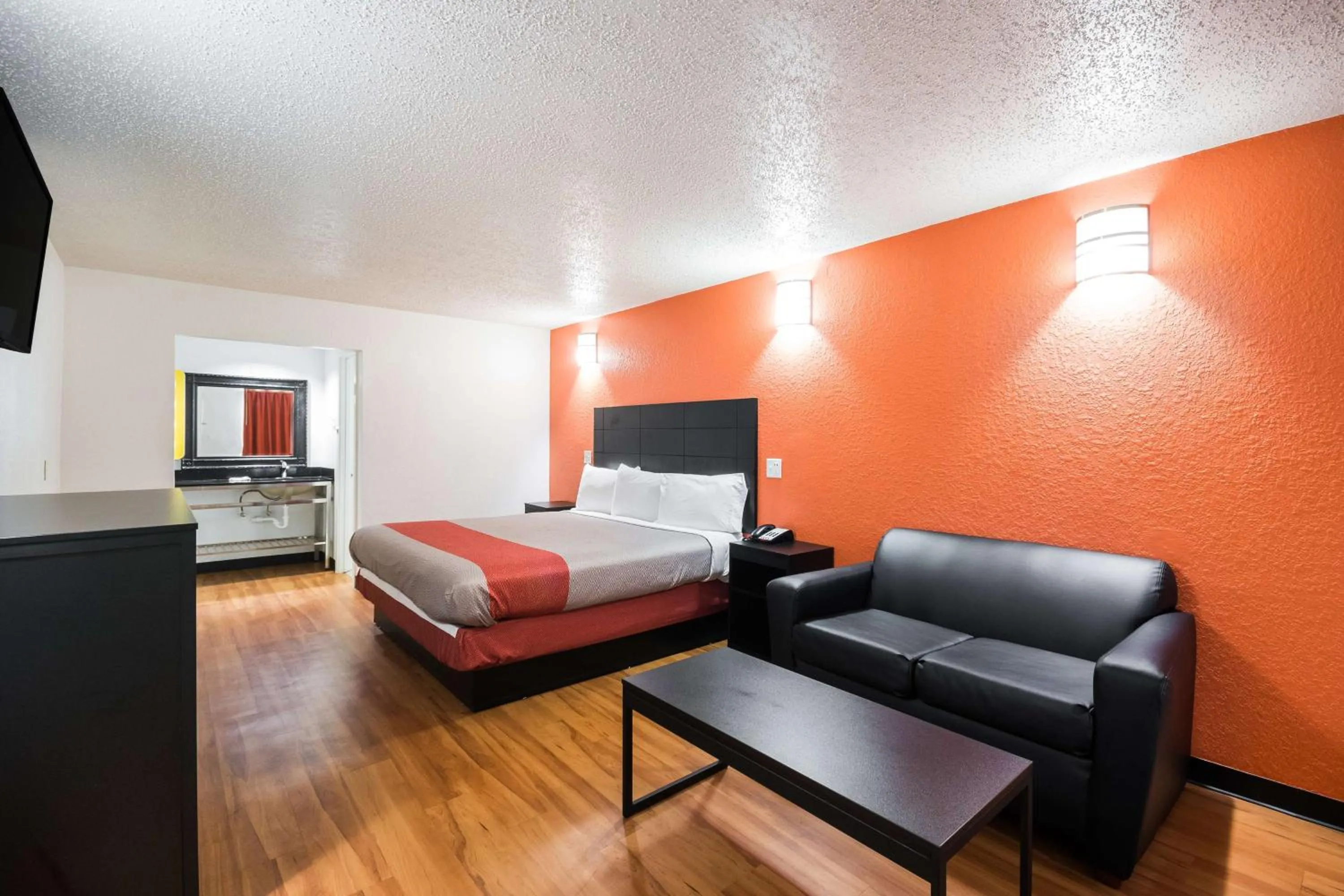 Photo of the whole room, Bed in Motel 6-Houston, TX - Brookhollow