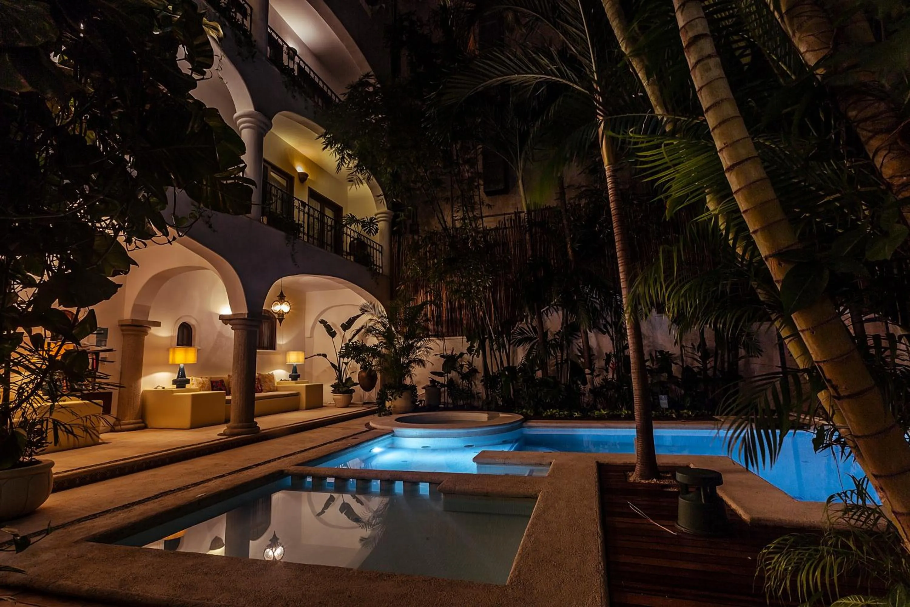 Swimming pool in Fabiola Condo Hotel