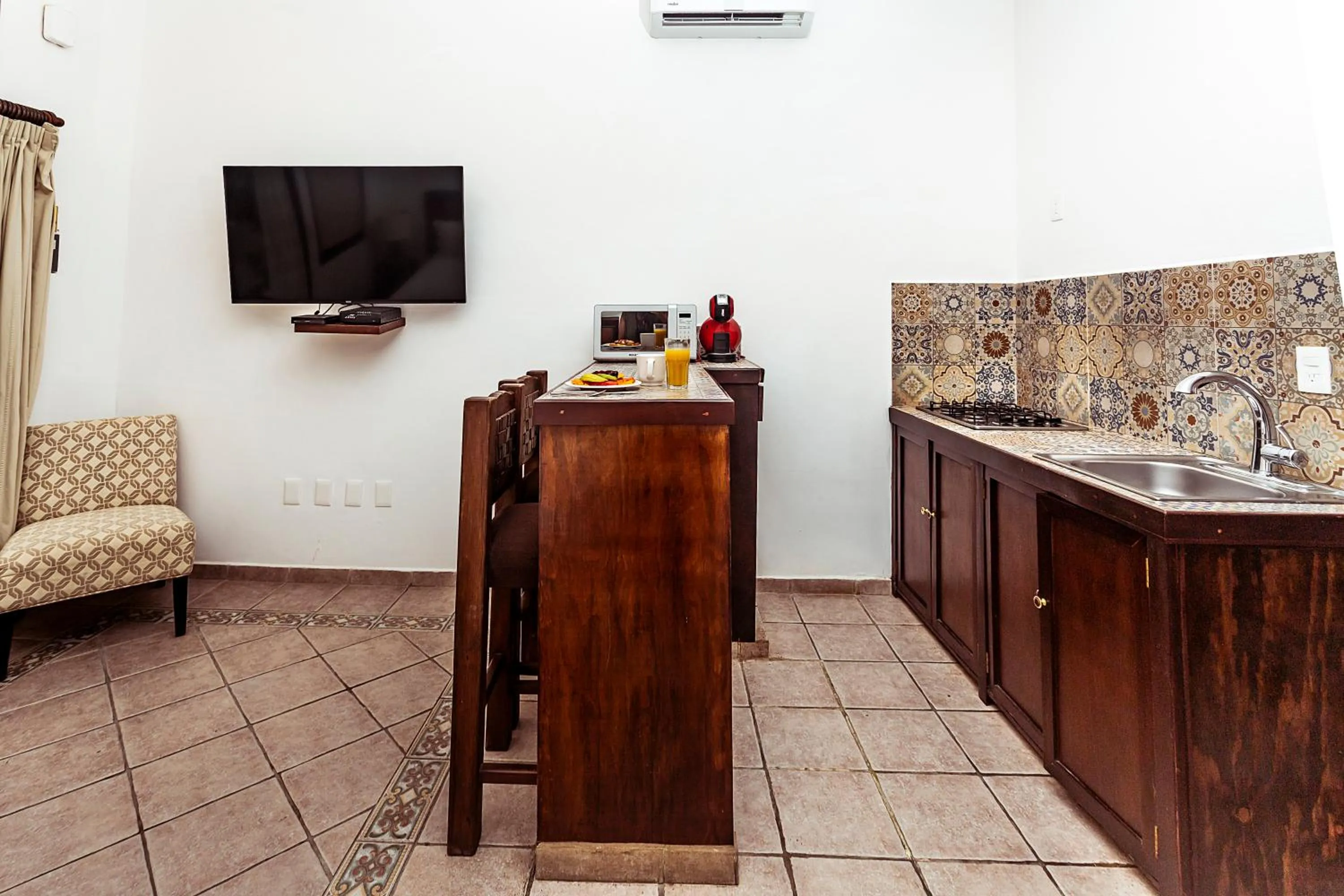 Kitchen or kitchenette in Fabiola Condo Hotel