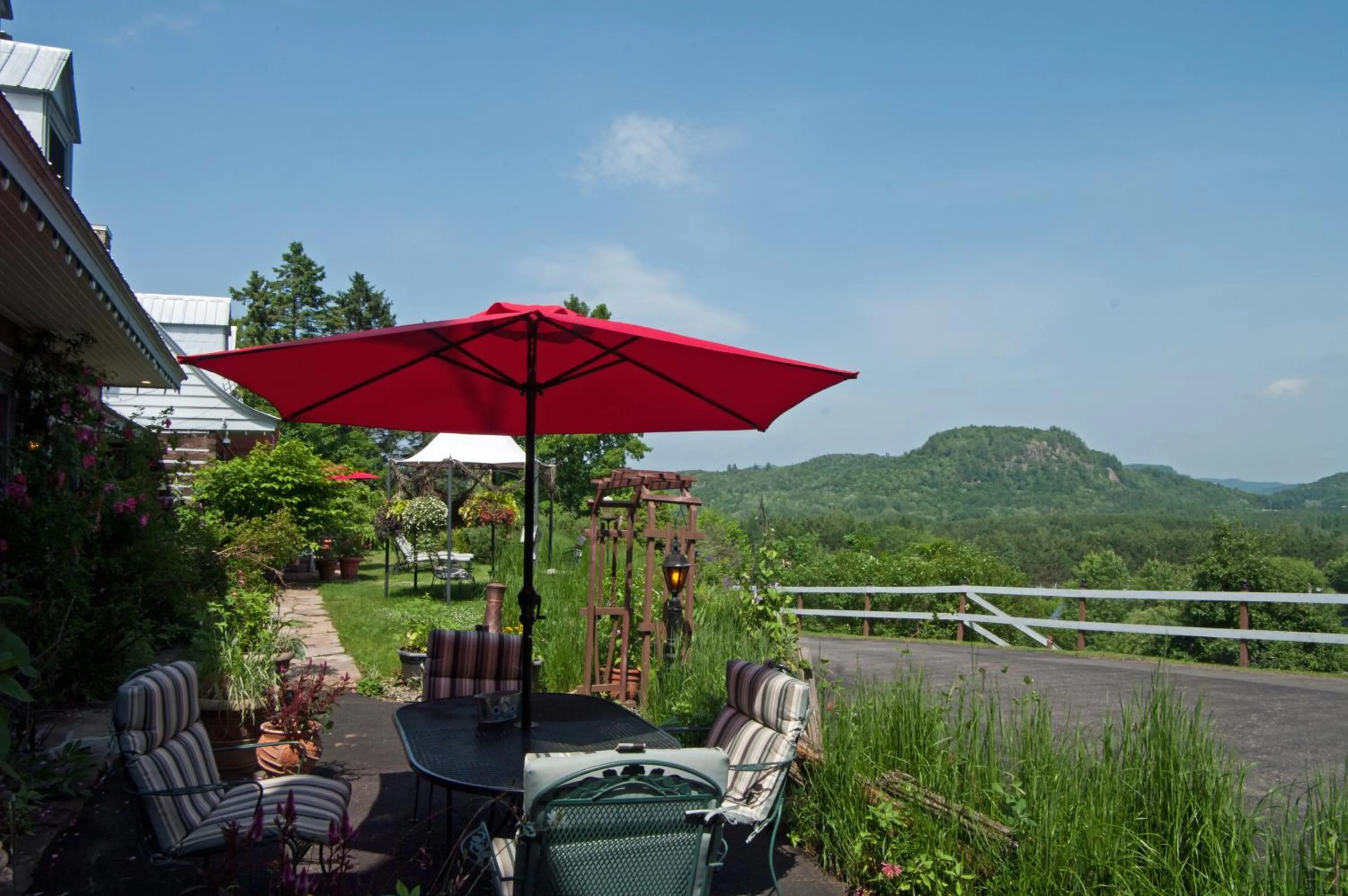 Facade/entrance in Le Petit Clocher Gite Touristique B & B