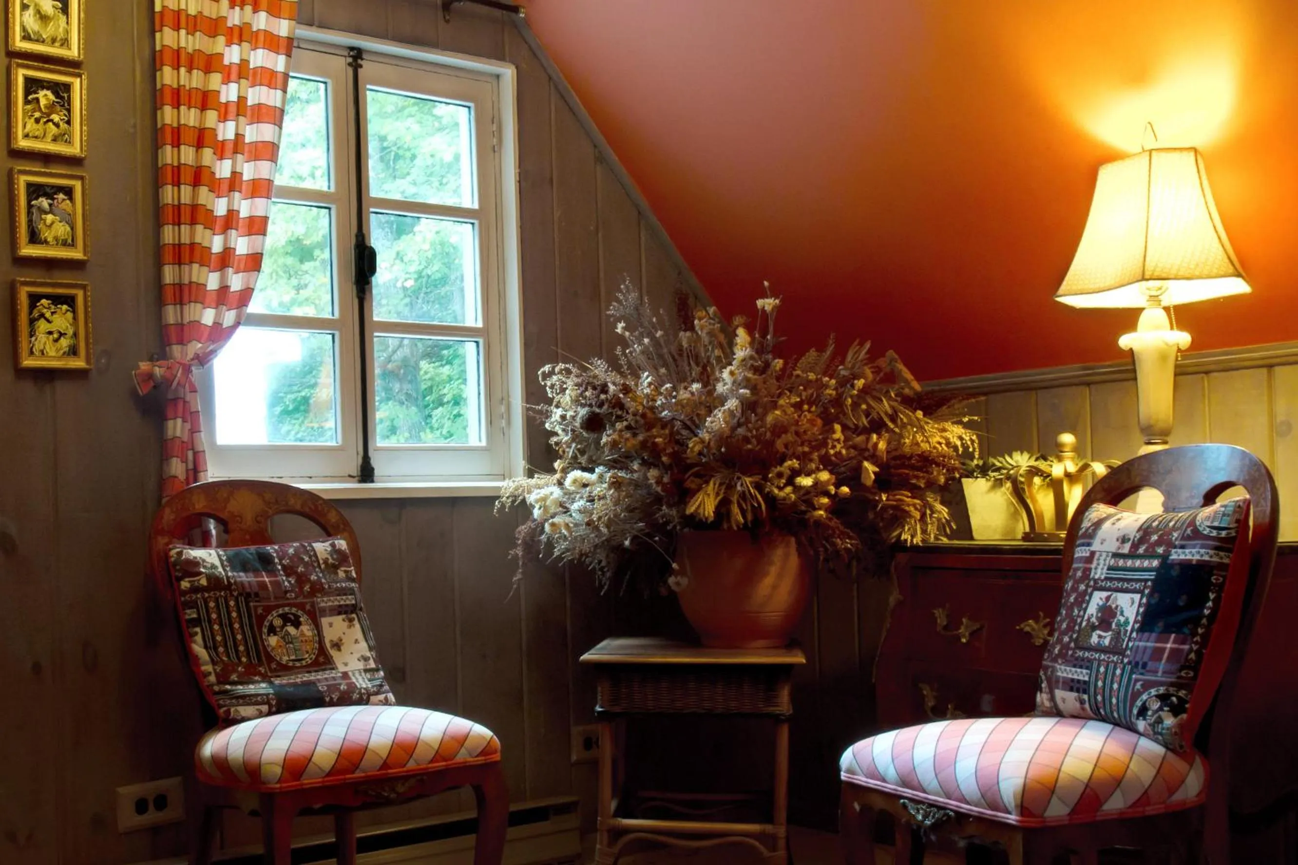 Lobby or reception in Le Petit Clocher Gite Touristique B & B