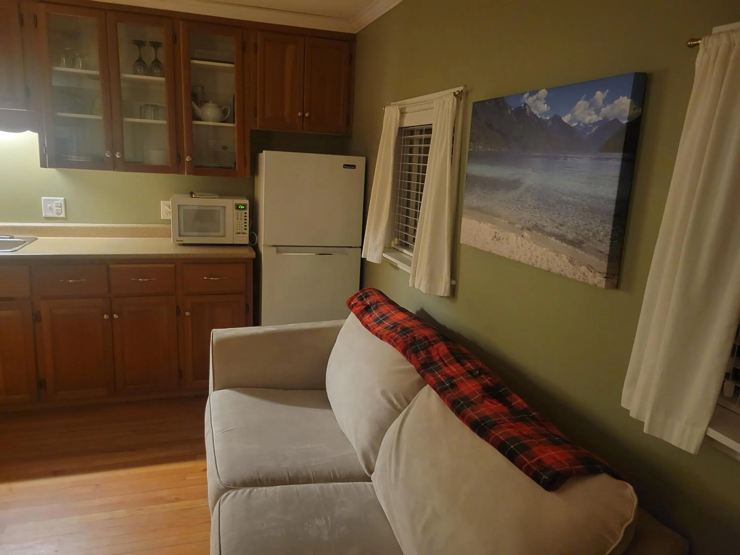 Kitchen or kitchenette in Riverbend Guest House