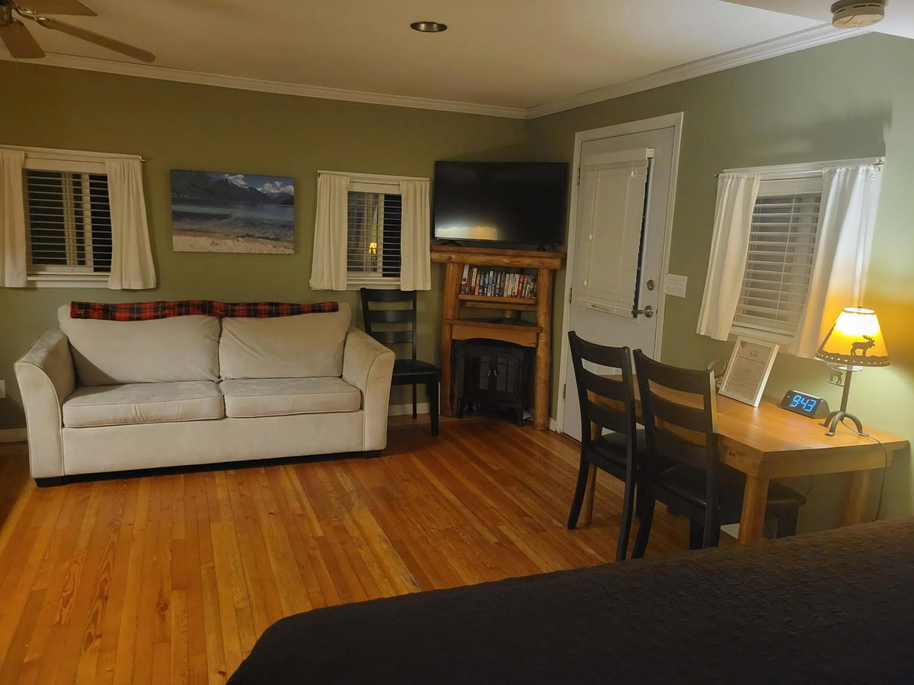 TV and multimedia in Riverbend Guest House