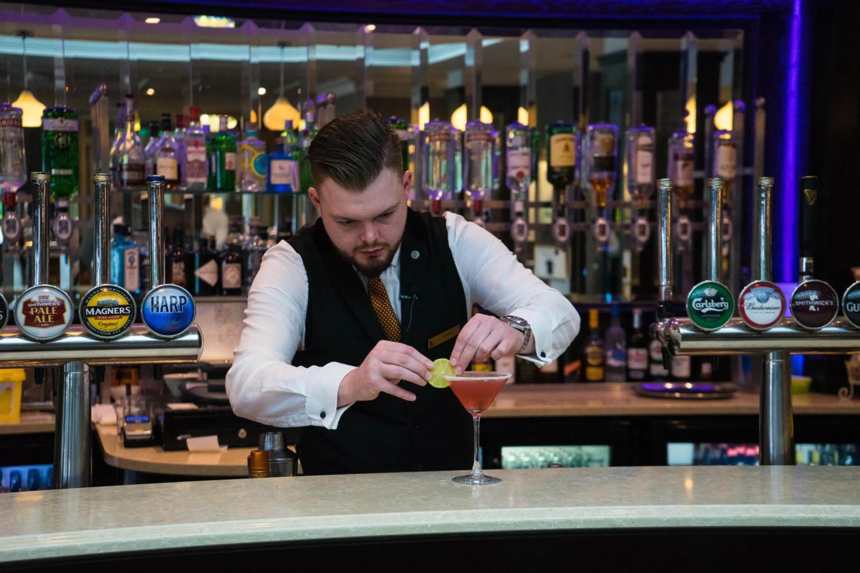Lounge or bar in Killyhevlin Lakeside Hotel & Lodges