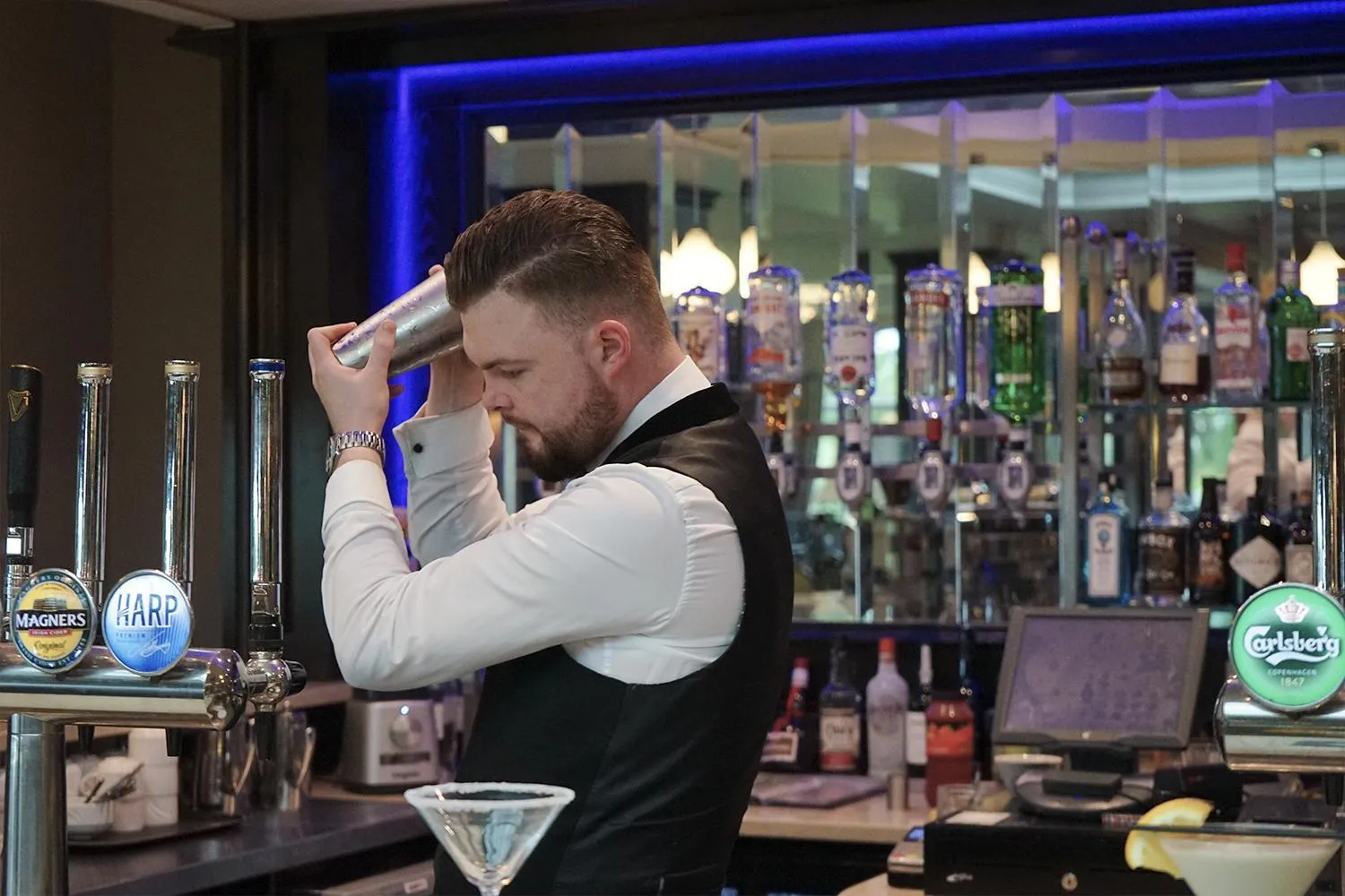 Lounge or bar in Killyhevlin Lakeside Hotel & Lodges