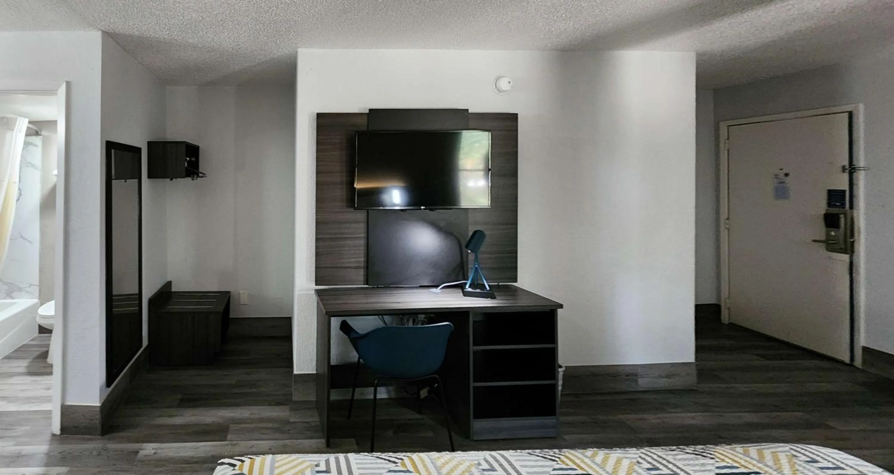 Photo of the whole room in Motel 6 Houston, TX - Medical Center - NRG Stadium