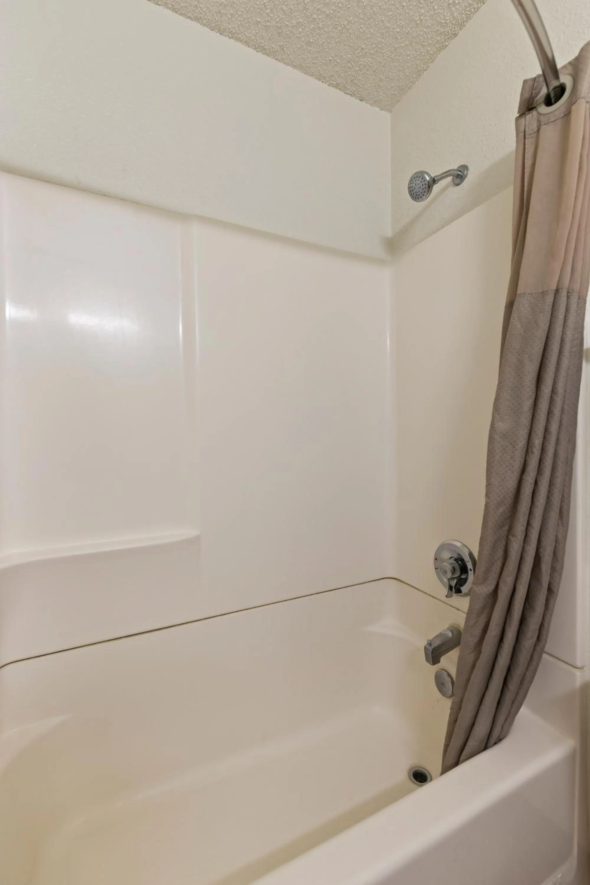 Bathroom in Motel 6 Tucson, AZ - North