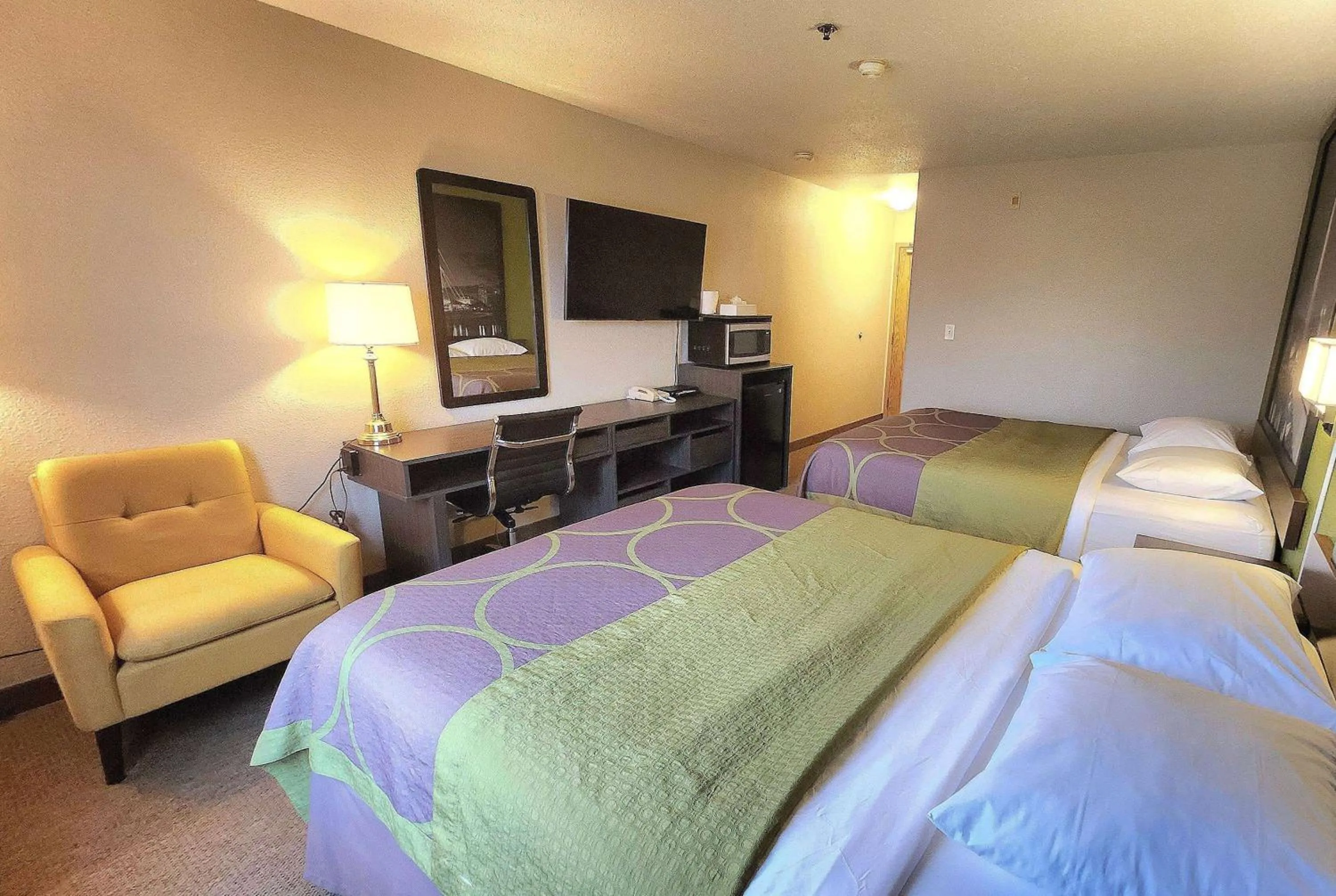 Photo of the whole room, Bed in Super 8 by Wyndham Portage La Prairie MB