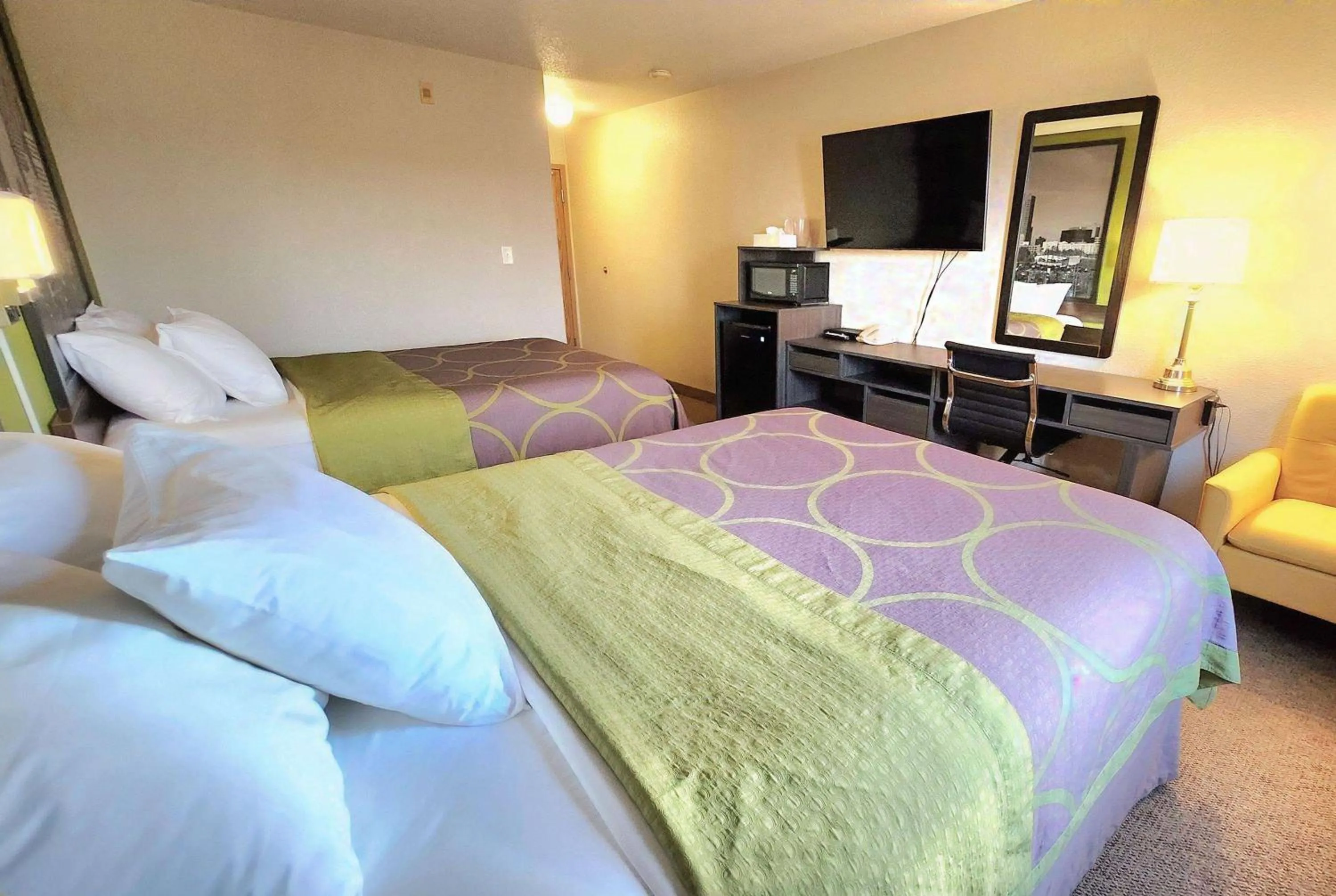 Photo of the whole room, Bed in Super 8 by Wyndham Portage La Prairie MB