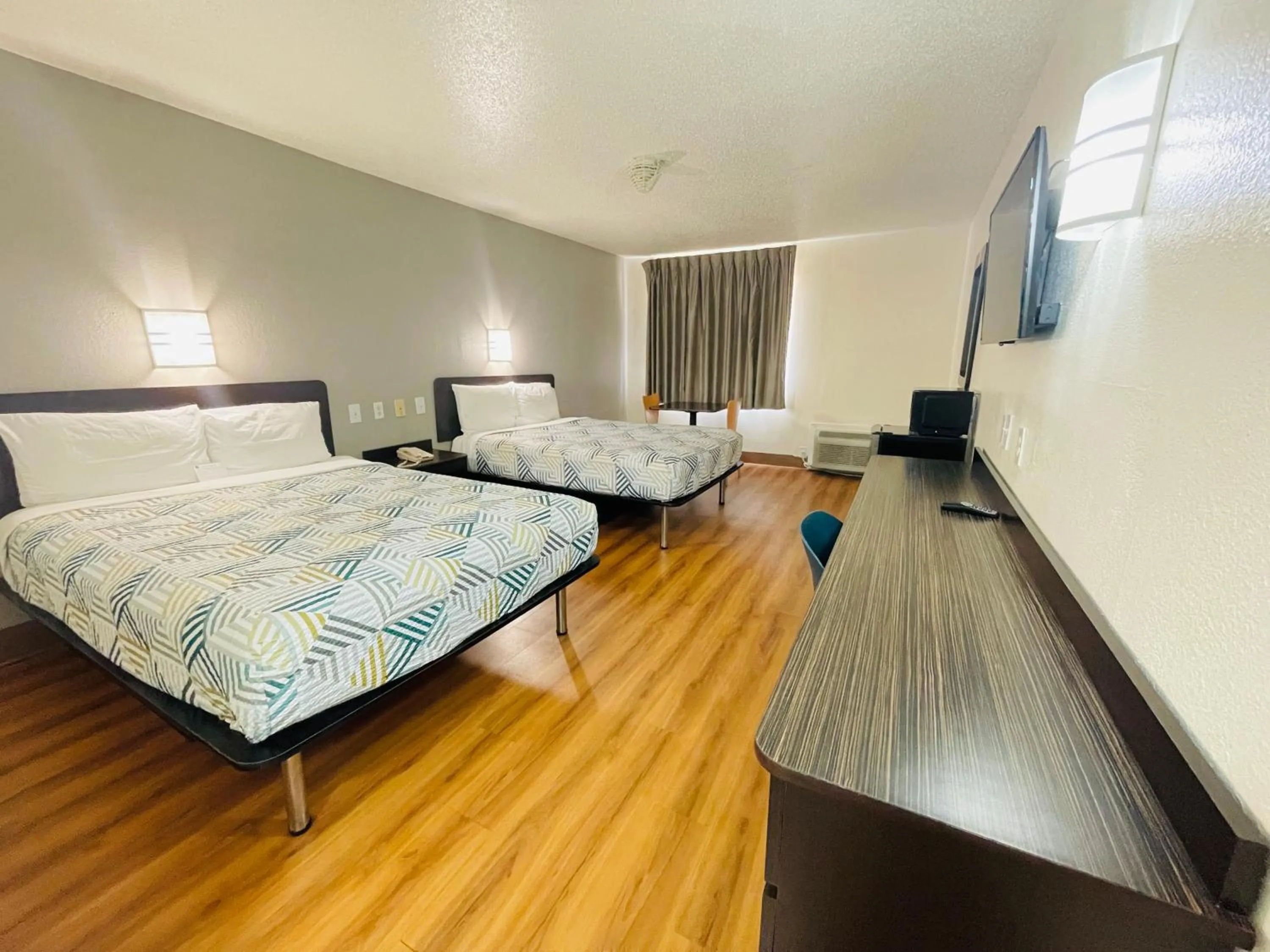 Bedroom, Bed in Motel 6-Duncanville, TX - Dallas