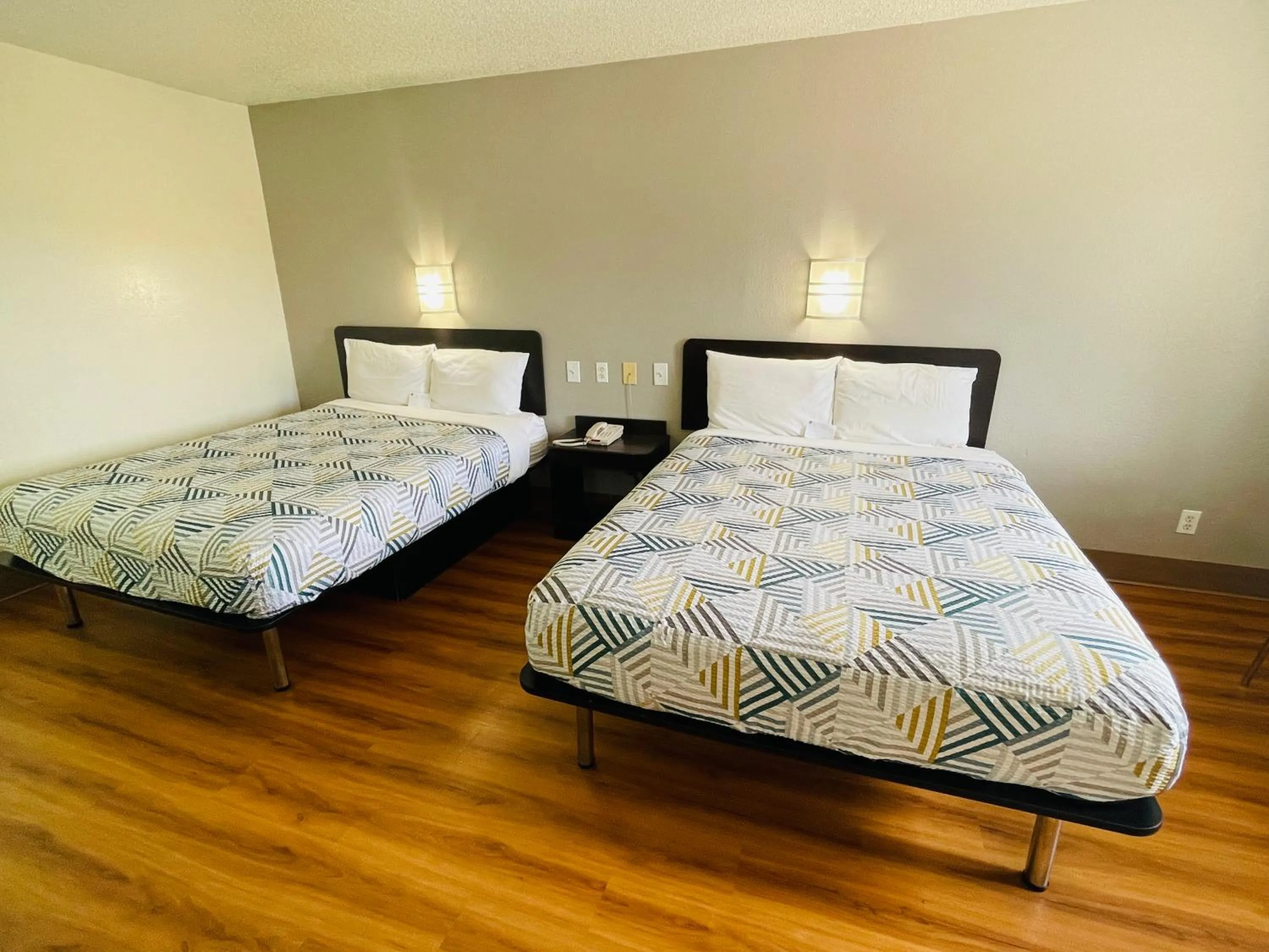 Bedroom, Bed in Motel 6-Duncanville, TX - Dallas