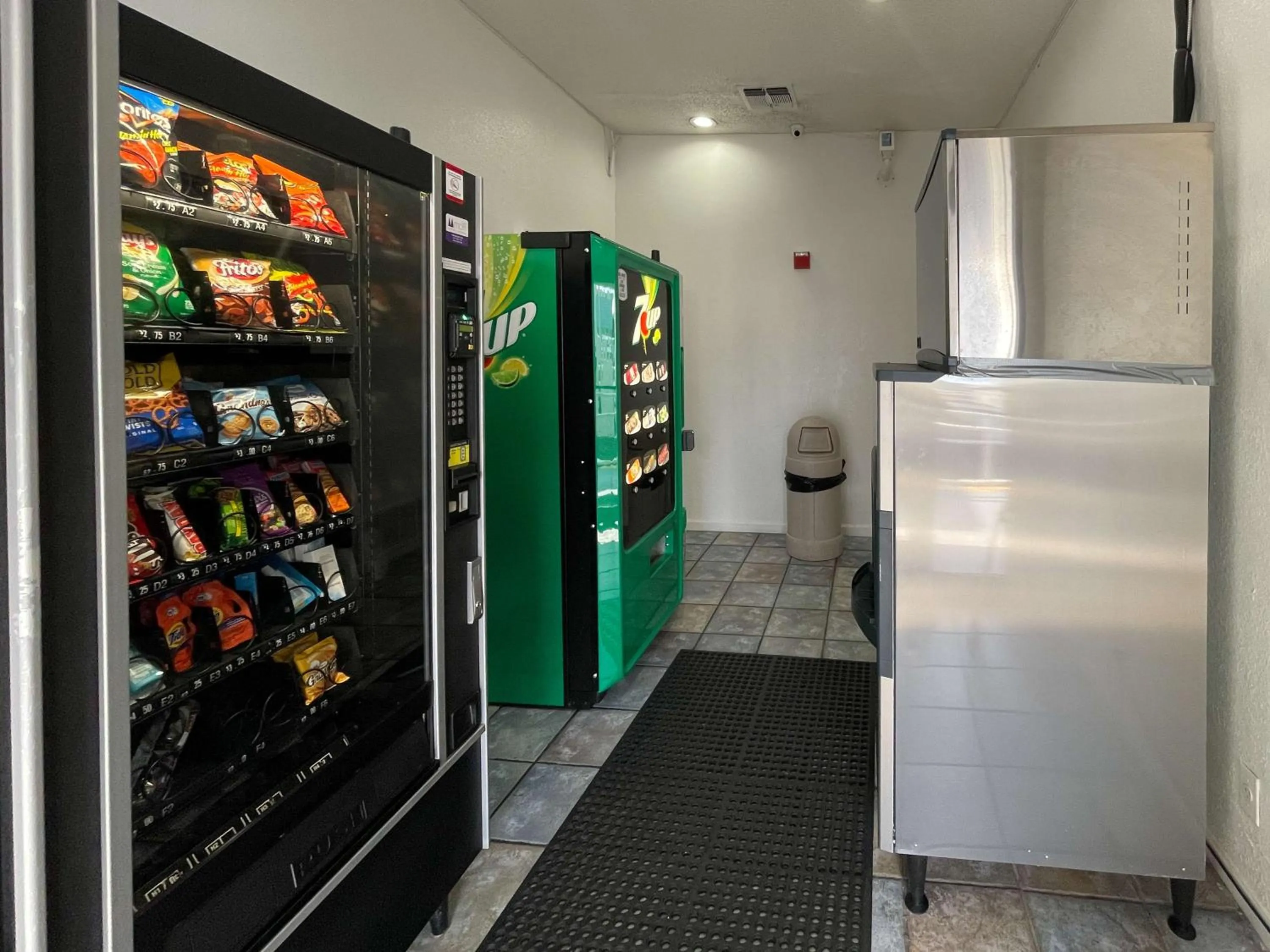 Property building in Motel 6-Duncanville, TX - Dallas