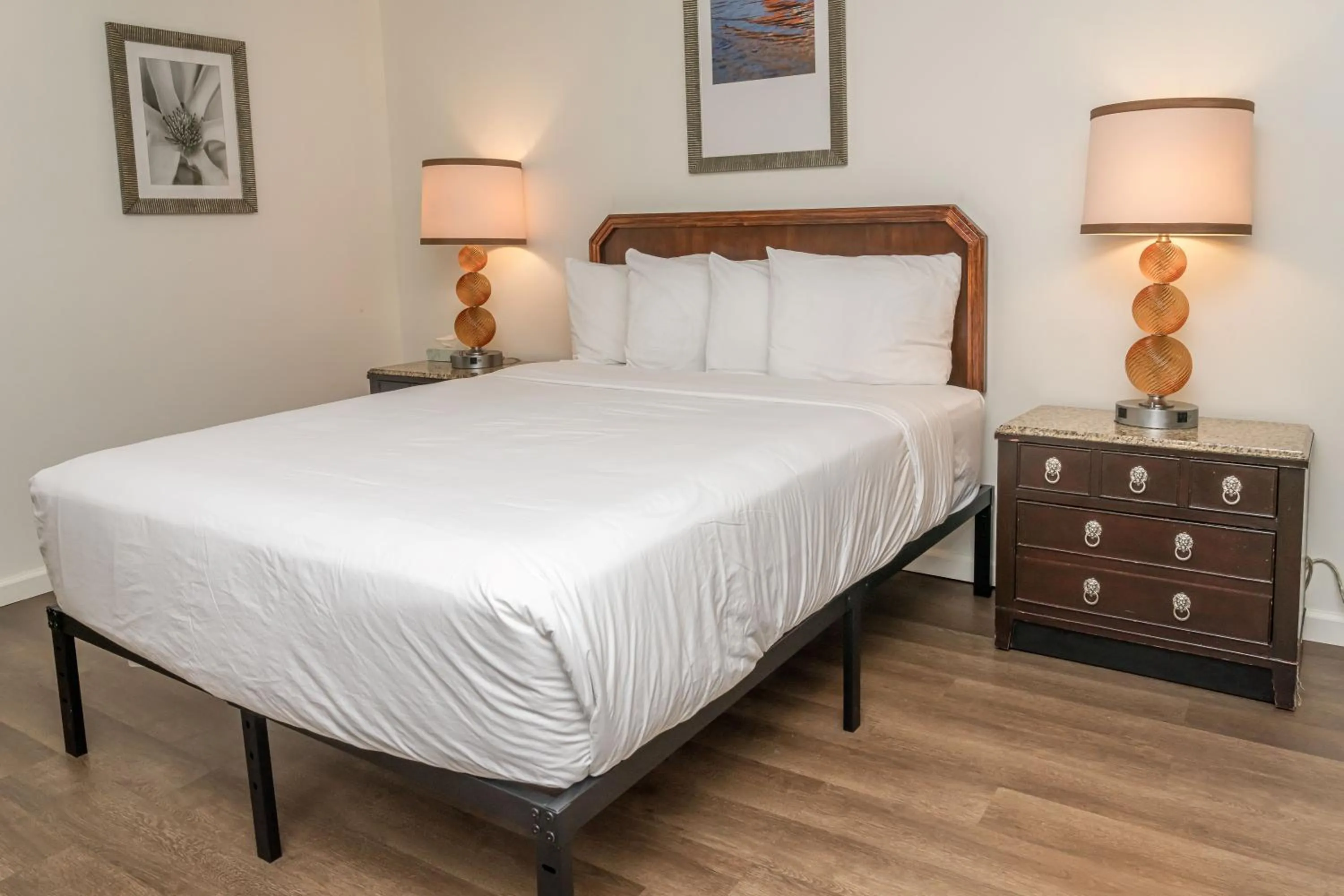 Bed in Traveler's Inn