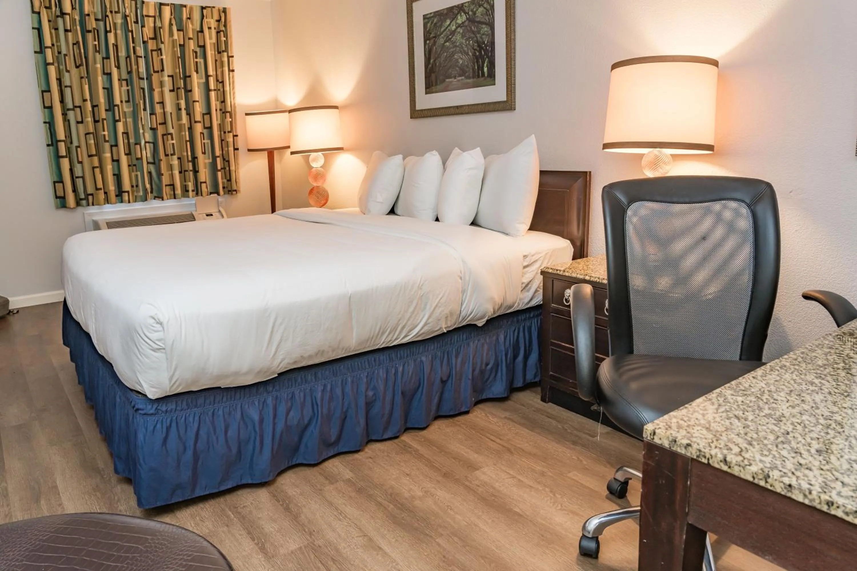 Bed in Traveler's Inn