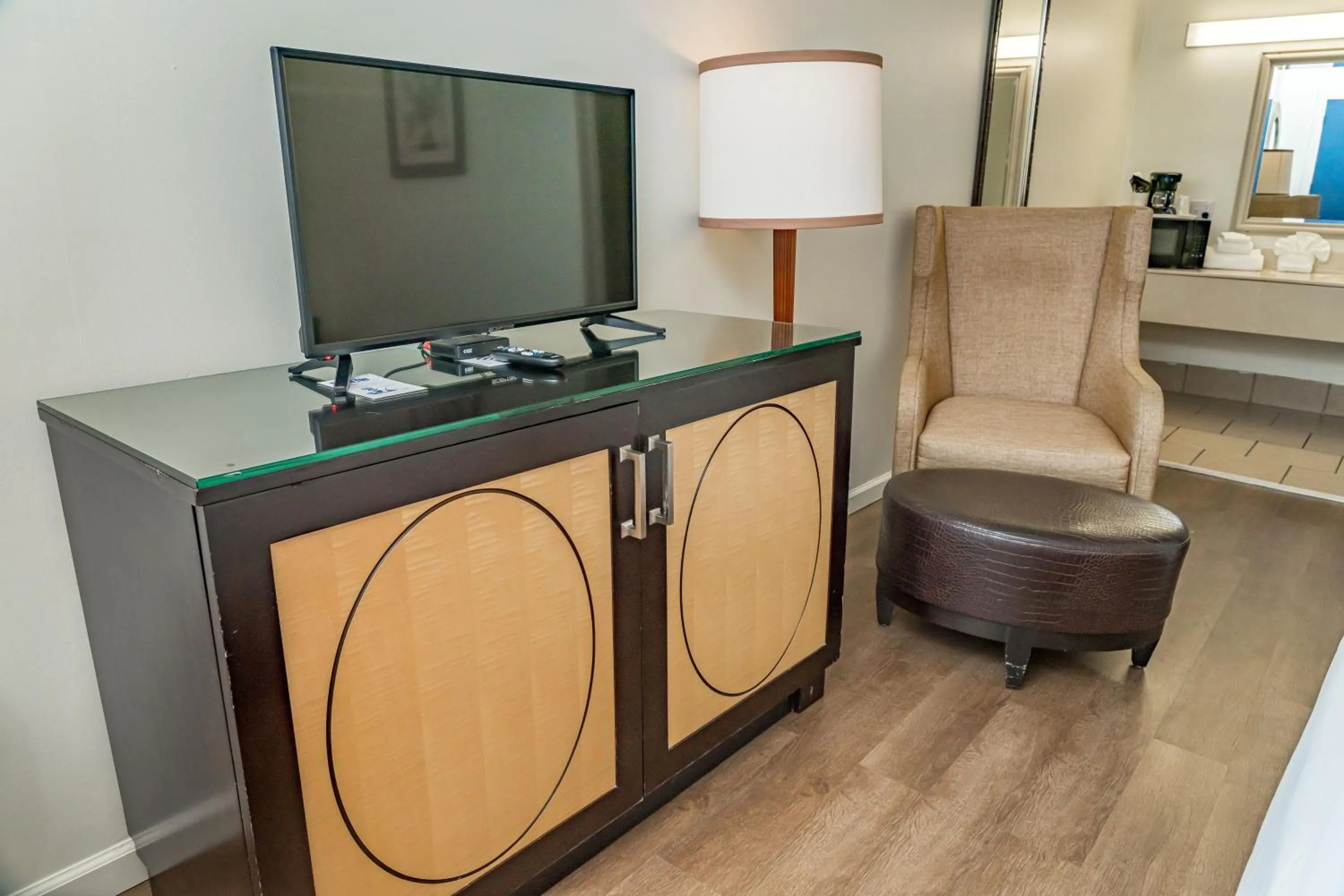 TV and multimedia in Traveler's Inn