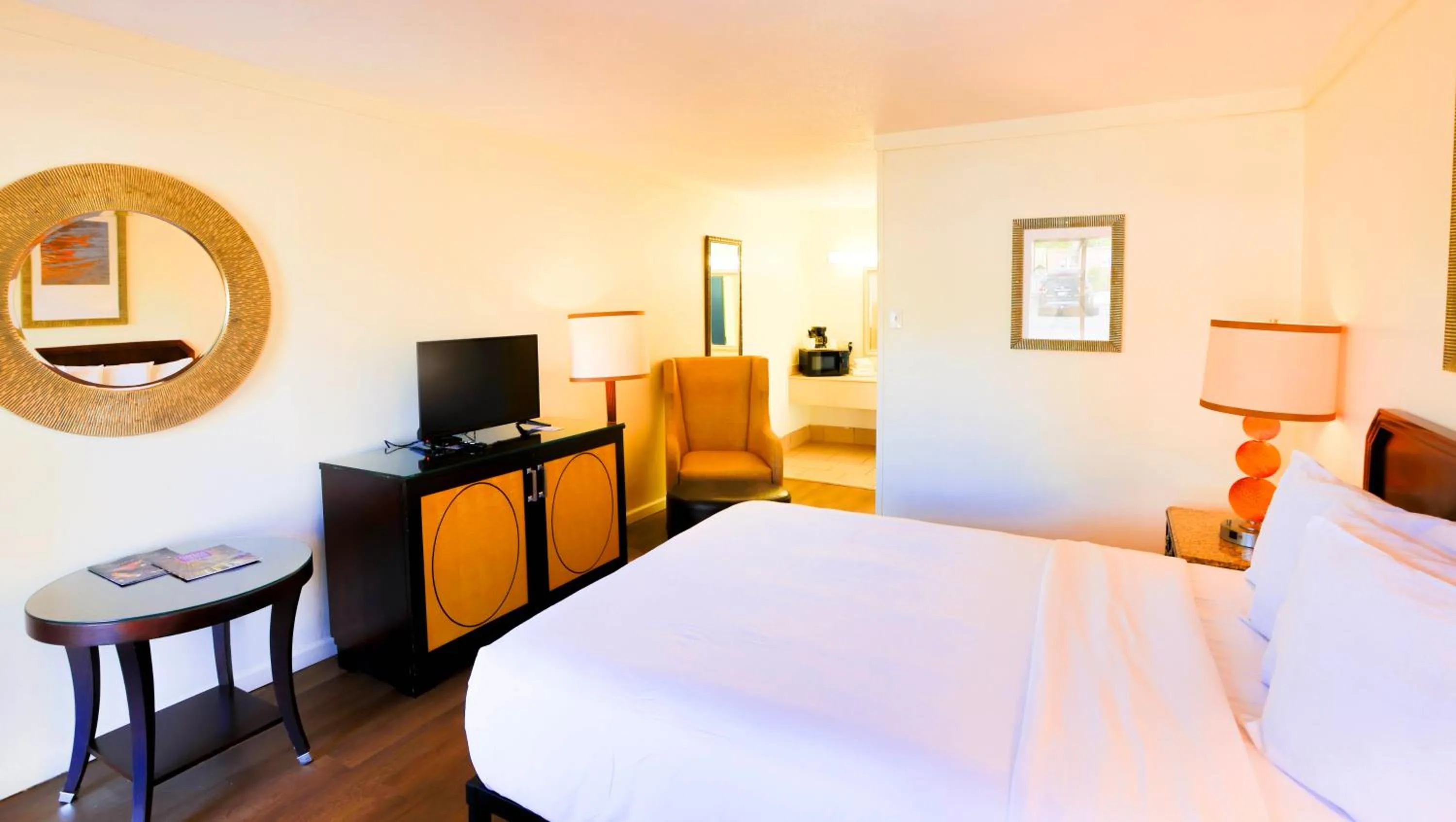 Bed in Traveler's Inn