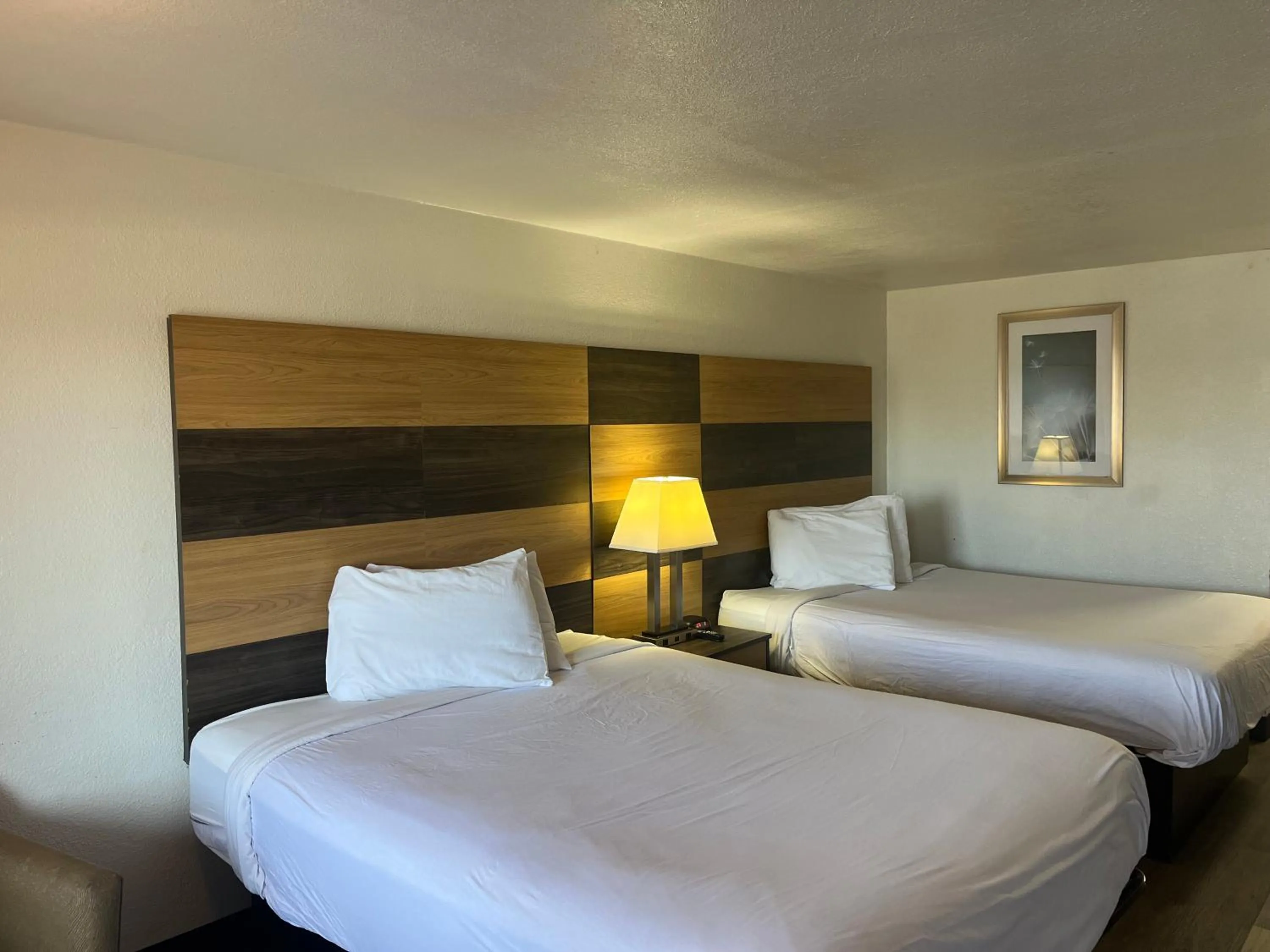 Bedroom, Bed in Motel 6 Cross Lanes, WV Goff Mountain Rd