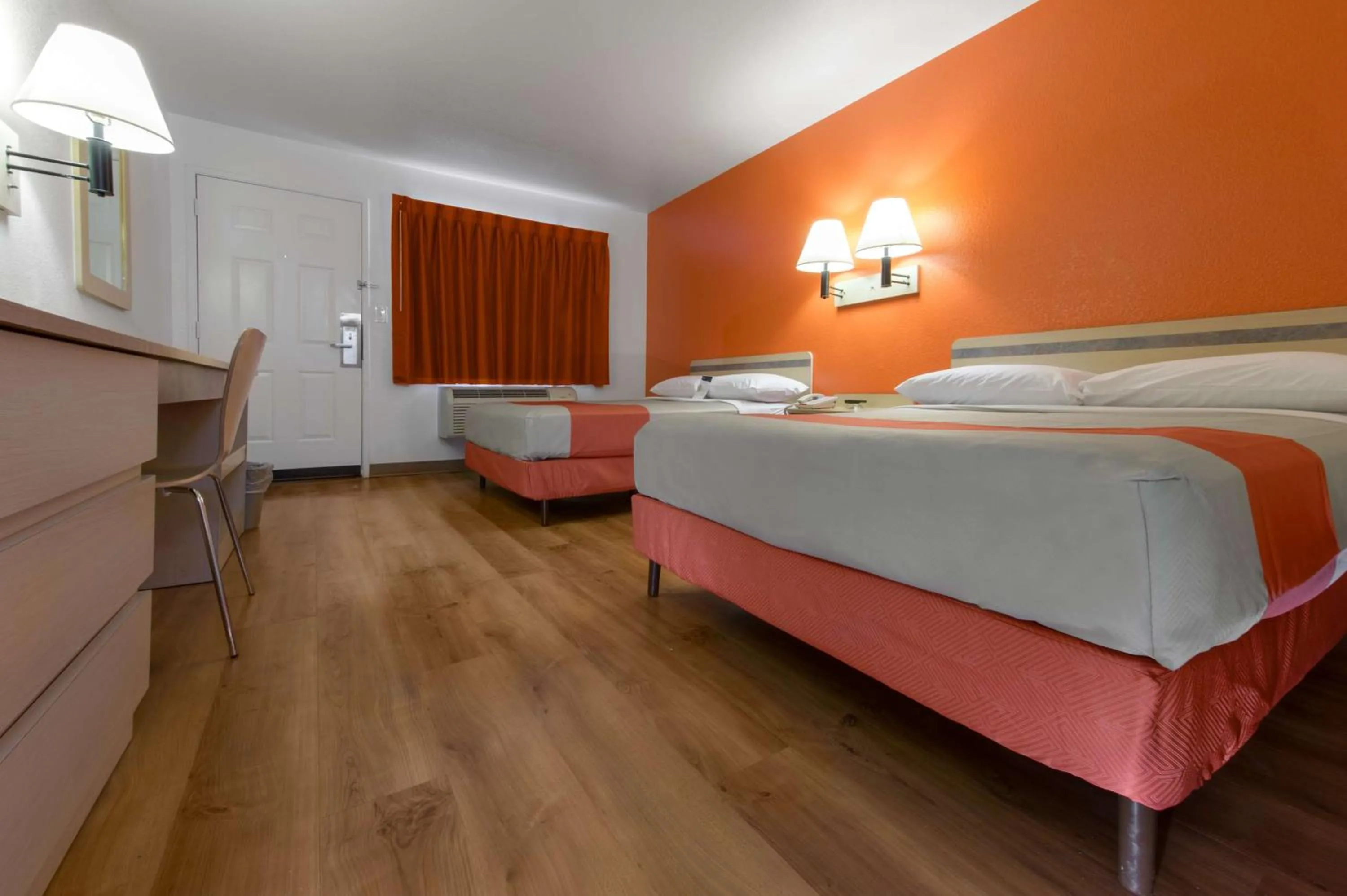 Photo of the whole room, Bed in Motel 6-Saint Joseph, MO