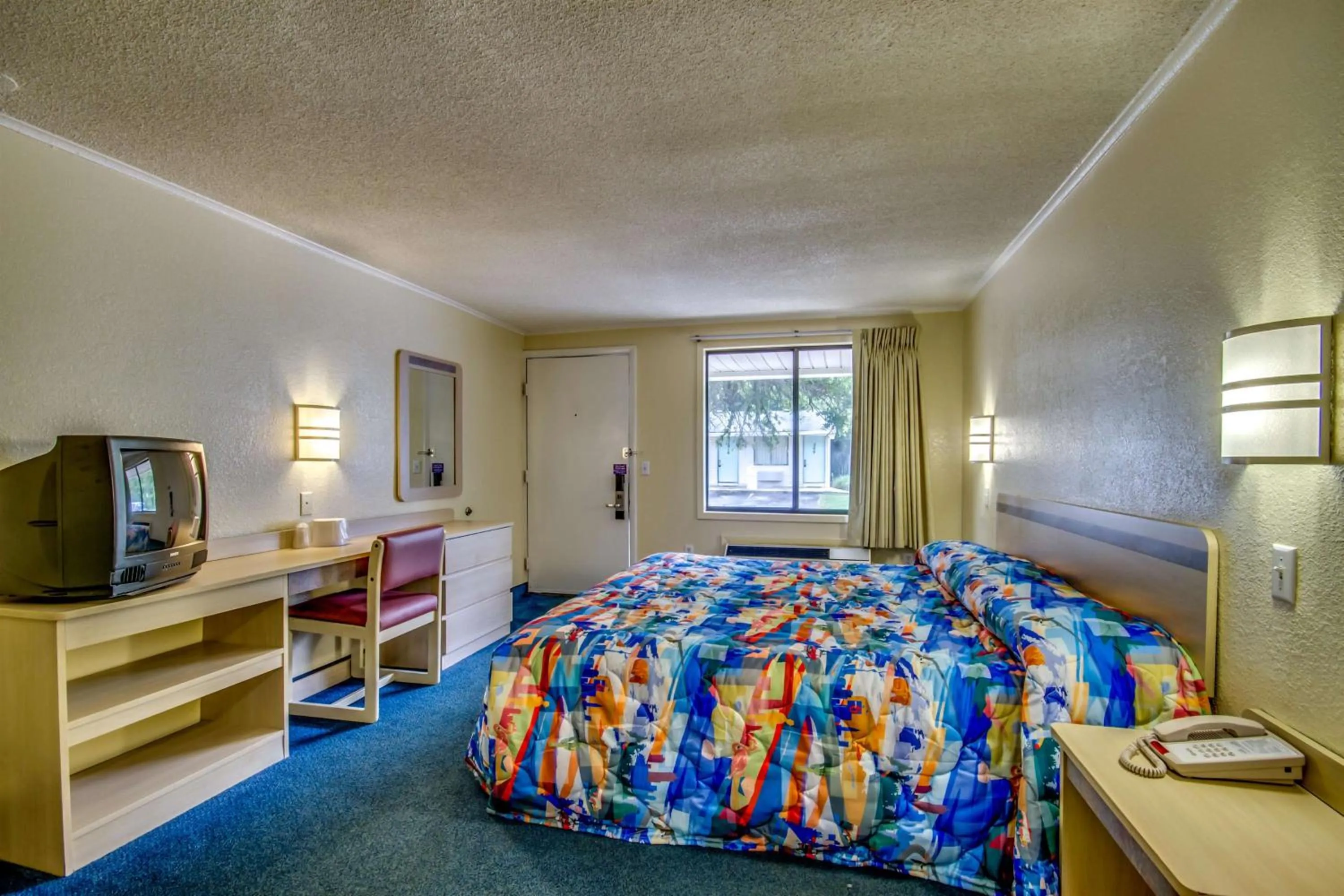 Photo of the whole room, Bed in Motel 6-Saint Joseph, MO