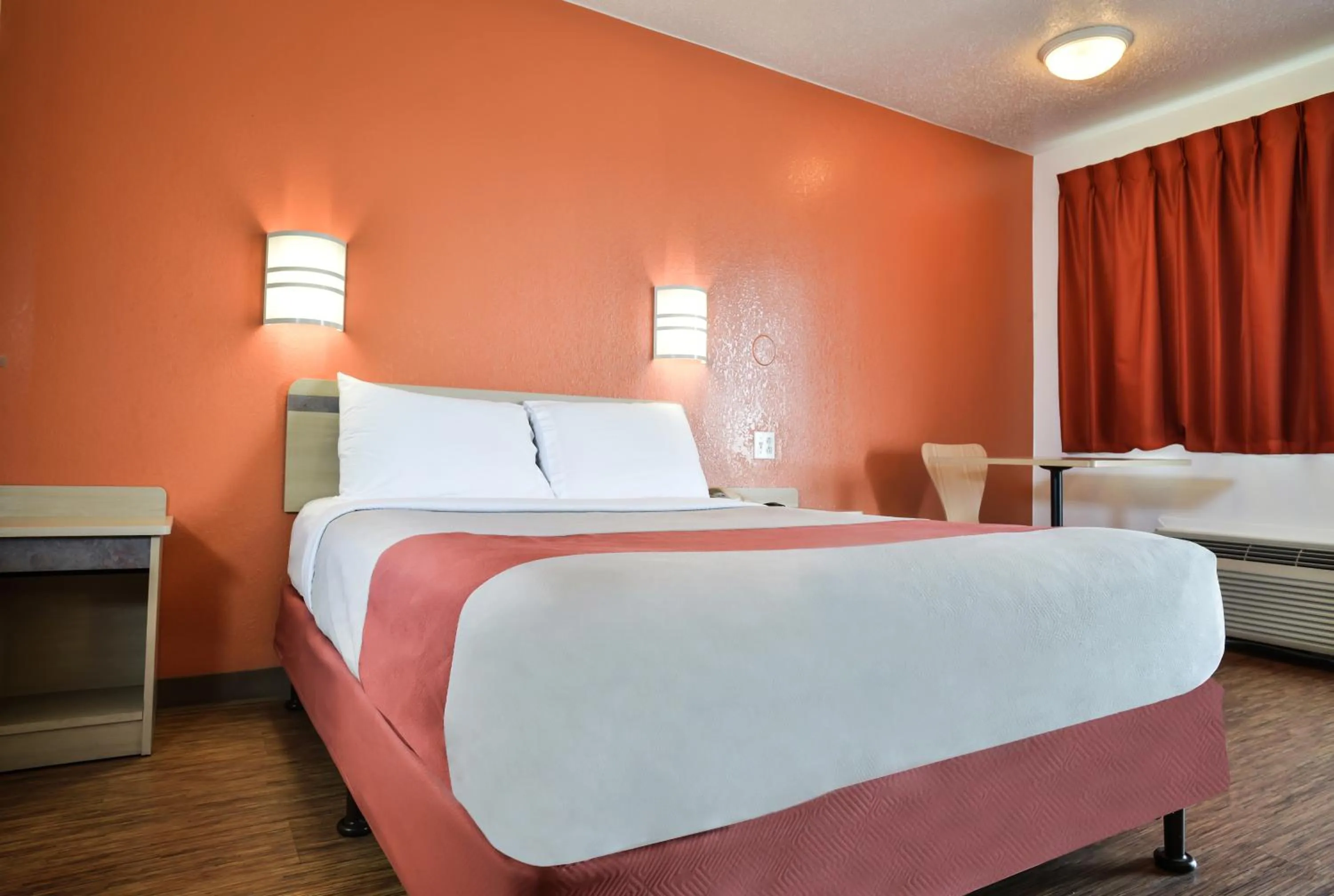 Bedroom, Bed in Motel 6-Saint Joseph, MO