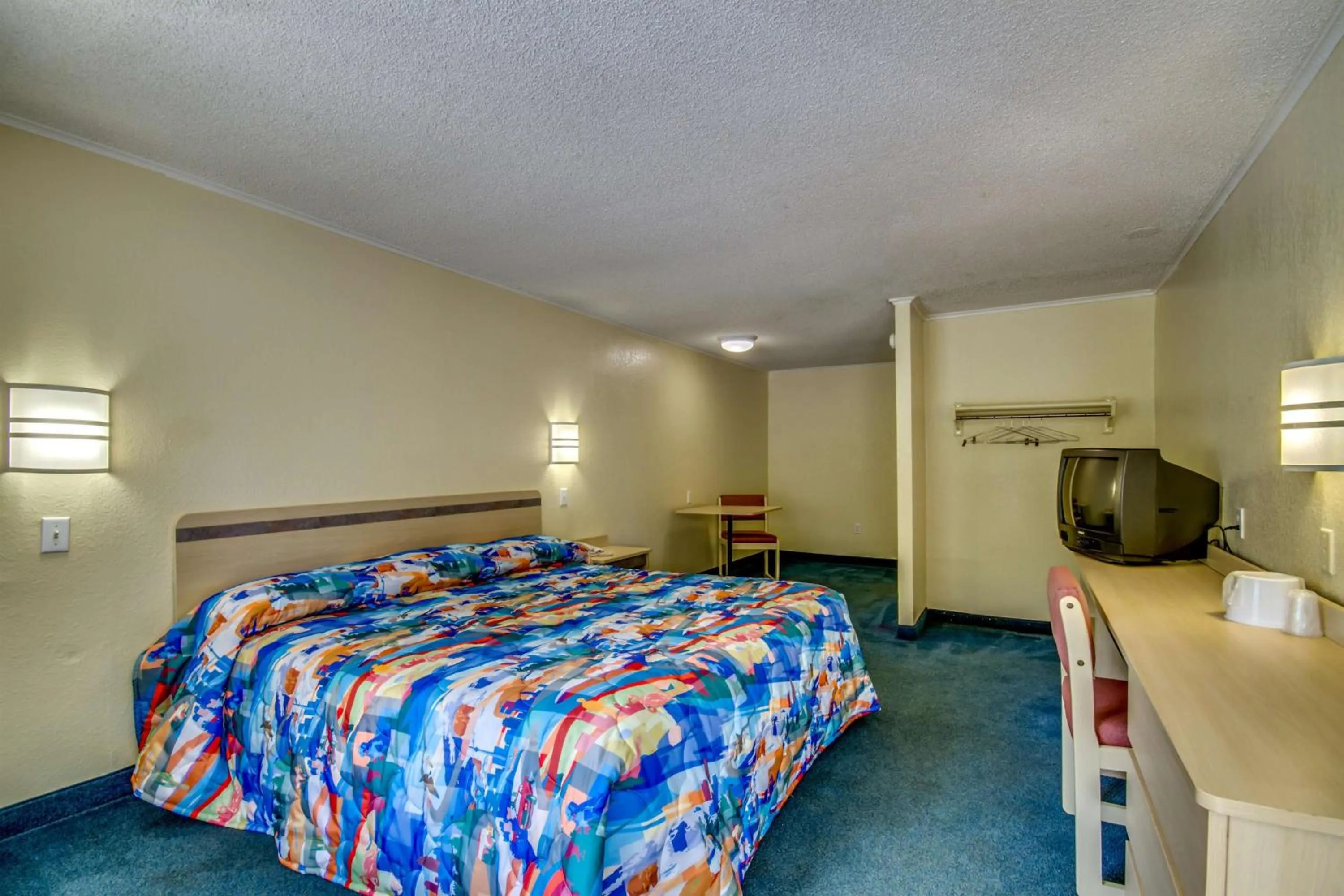 Photo of the whole room, Bed in Motel 6-Saint Joseph, MO