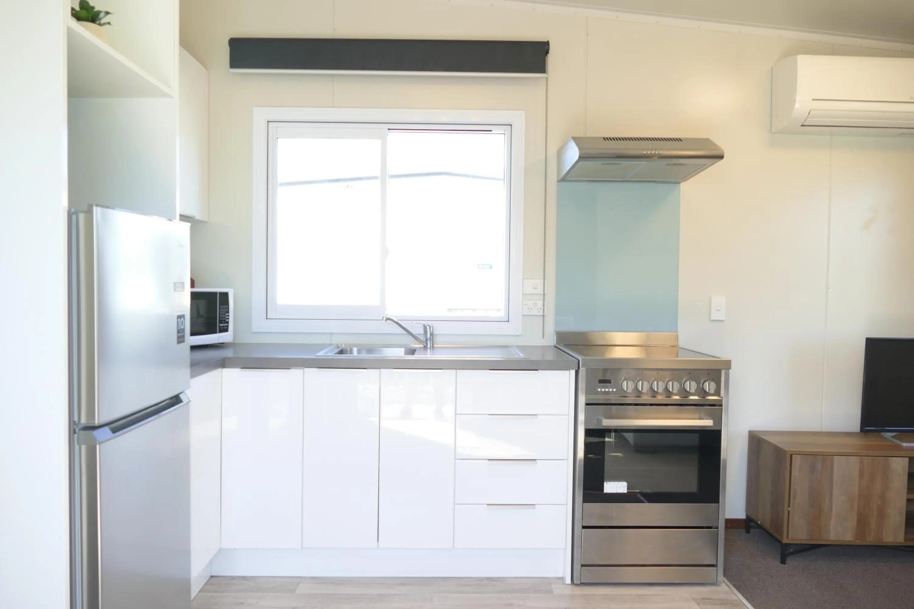 kitchen in Riverside Whakatane Holiday Park