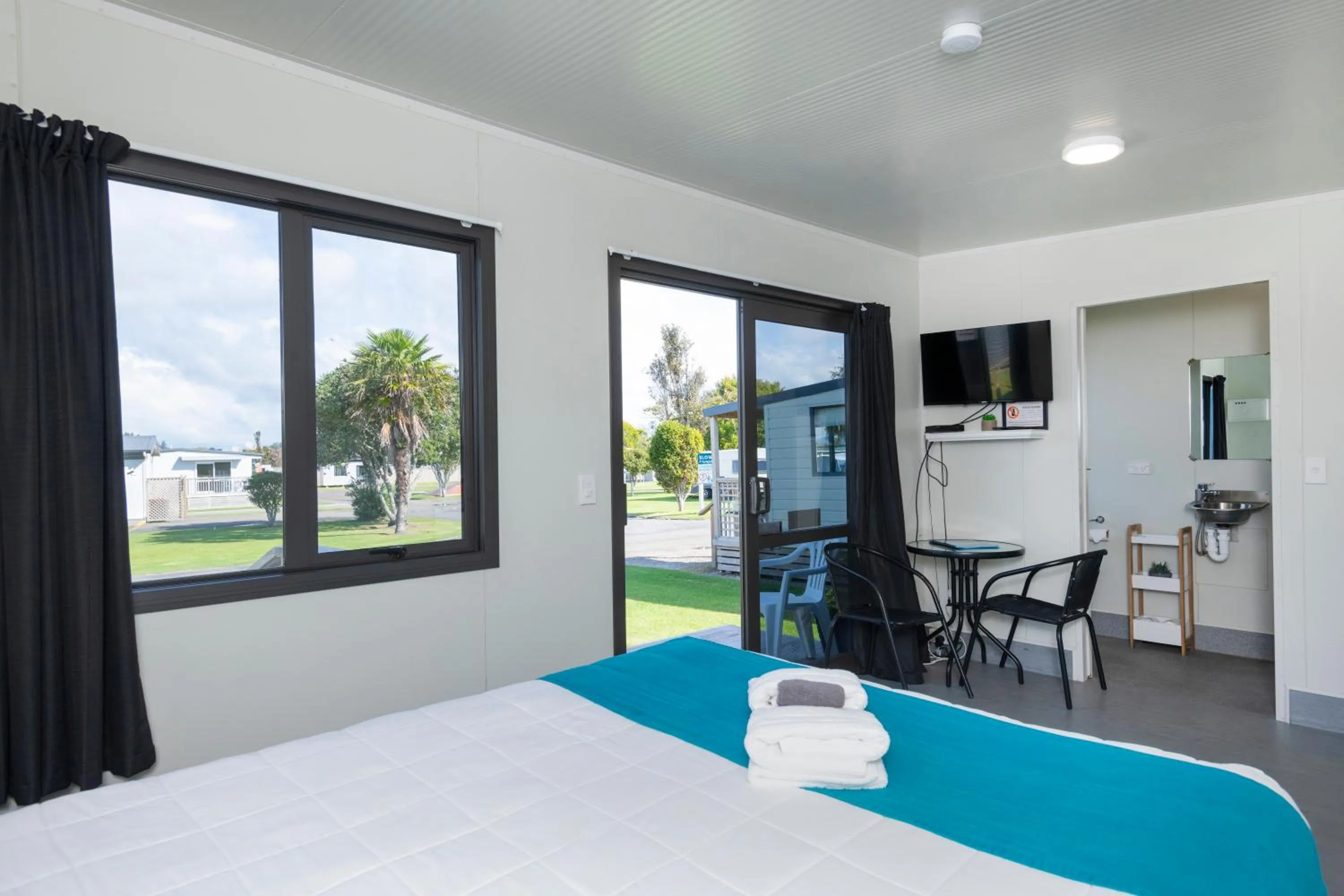 TV and multimedia, Bed in Riverside Whakatane Holiday Park